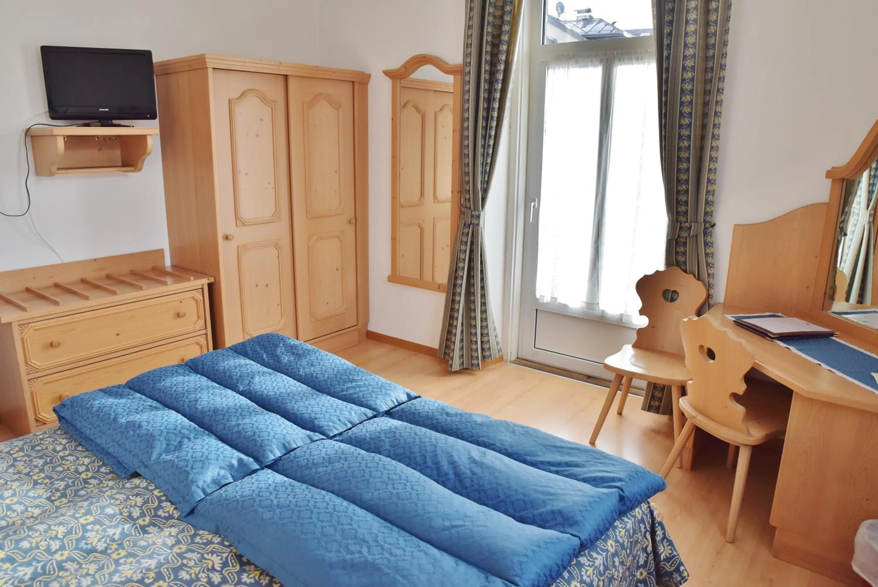 Day, Bed in Hotel Regina