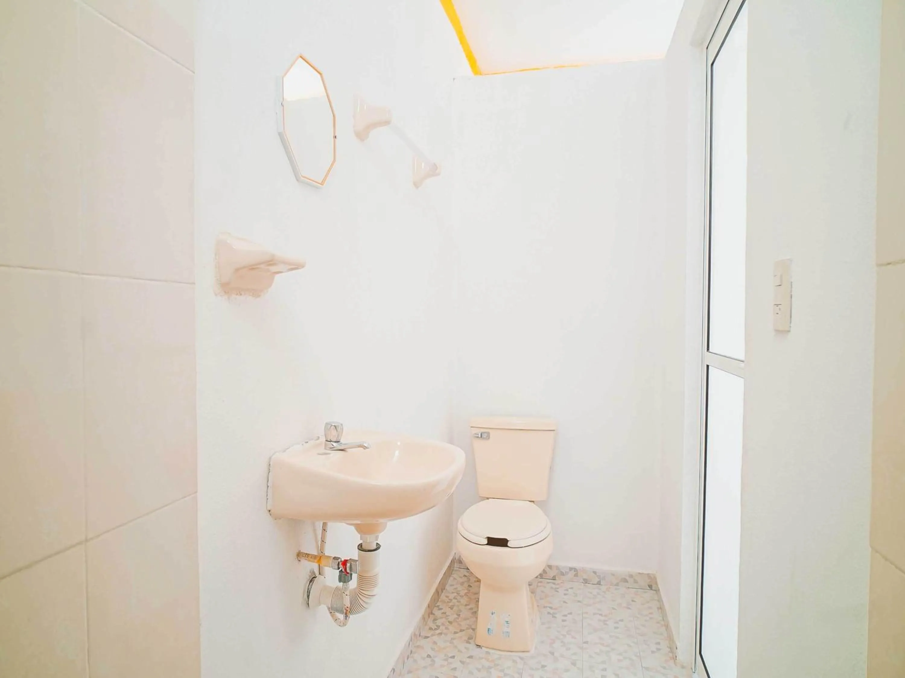 Bathroom in OYO Hospedaje Colibri