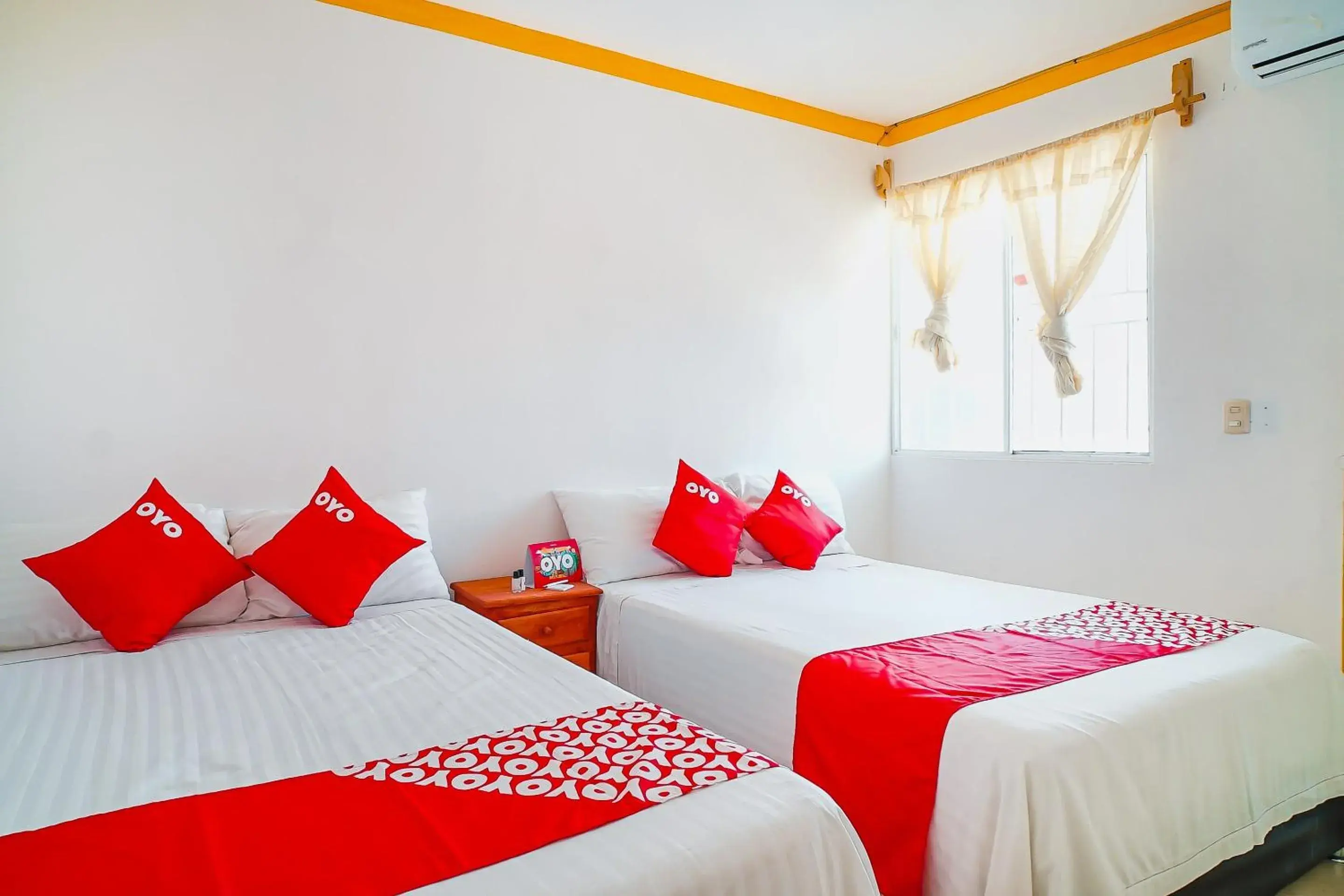 Superior two beds with AC in OYO Hospedaje Colibri Superior two beds with AC in OYO Hospedaje Colibri
