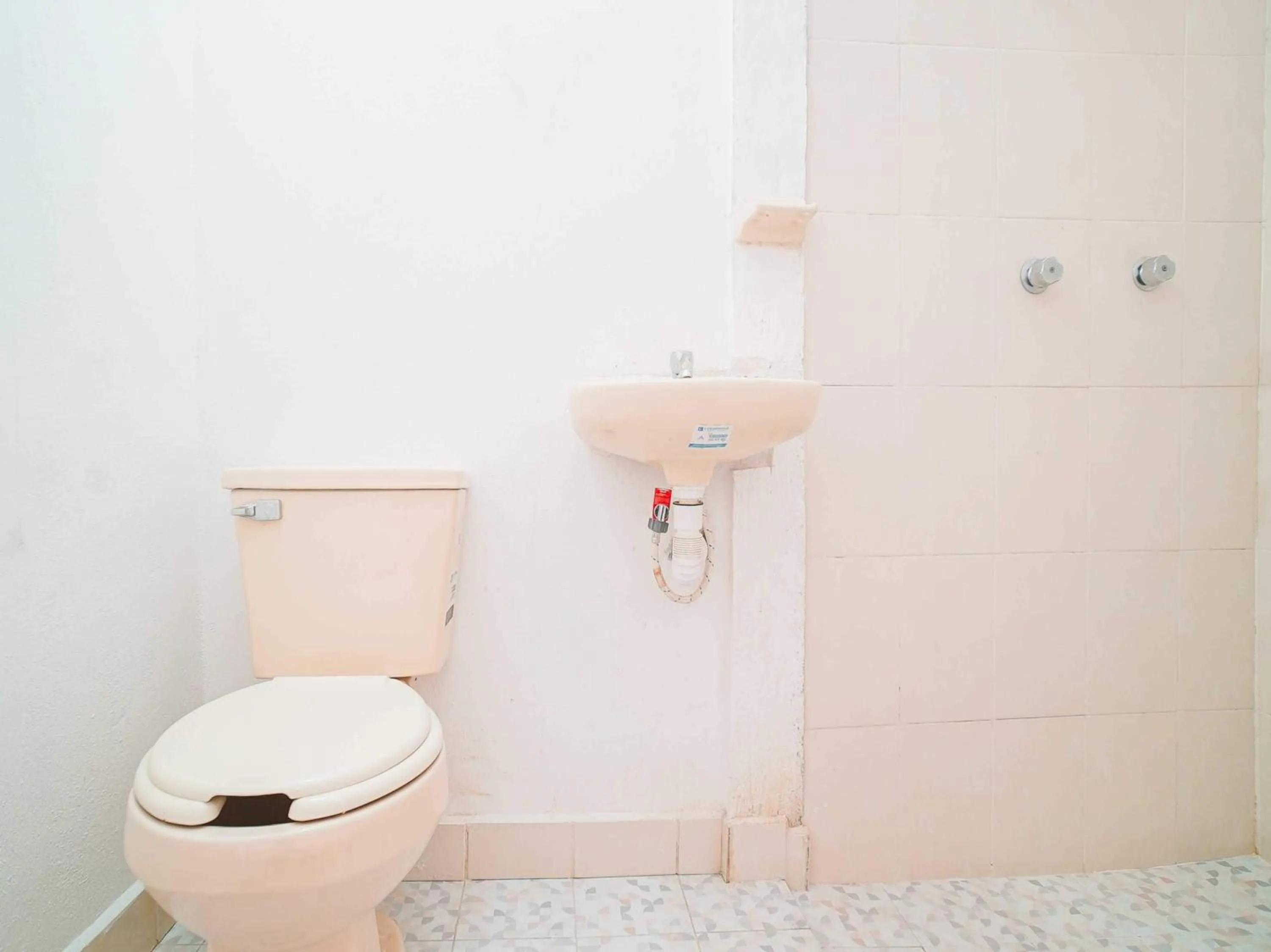 Bathroom in OYO Hospedaje Colibri