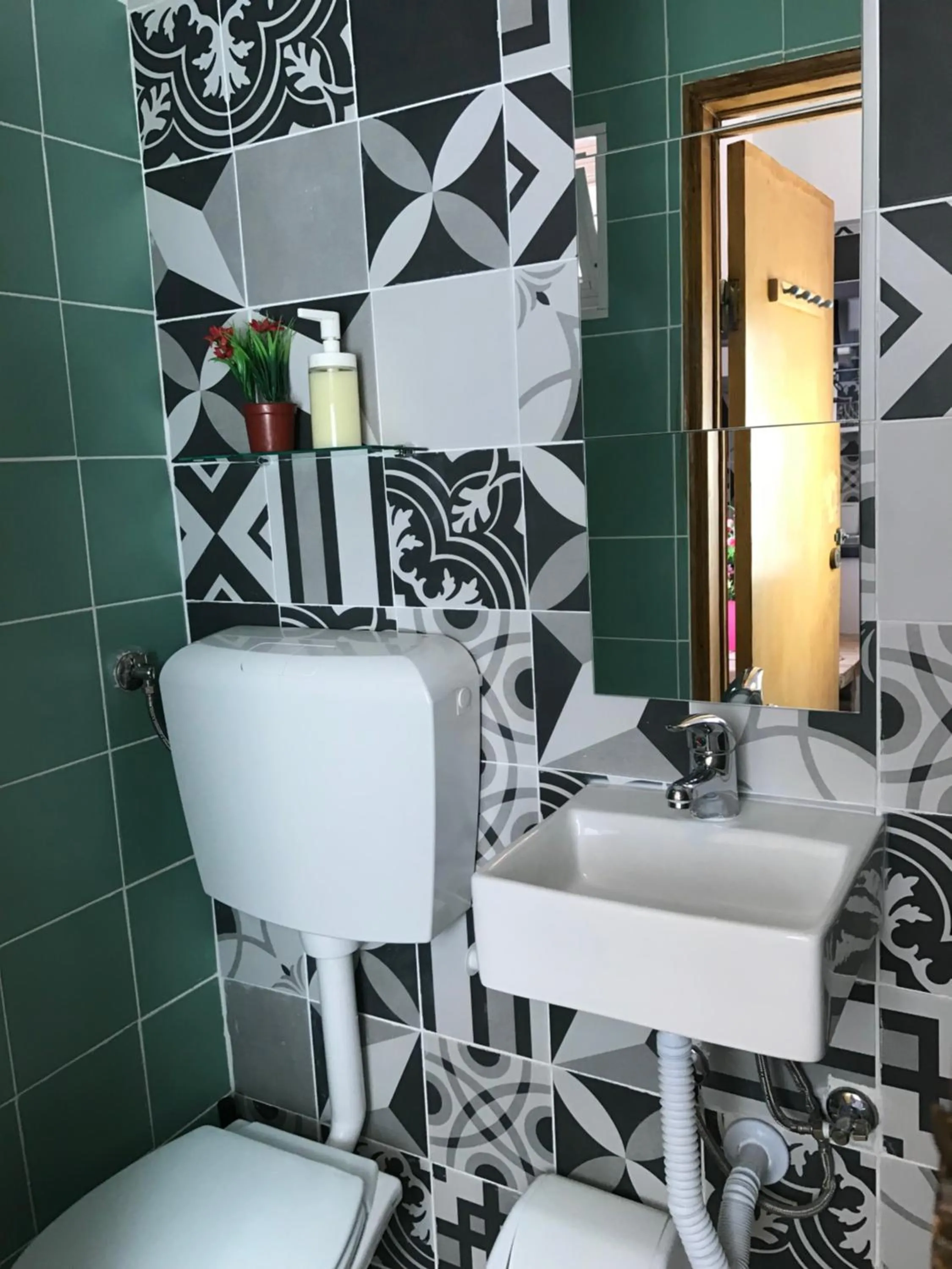 Bathroom in Alfama Patio Apartments