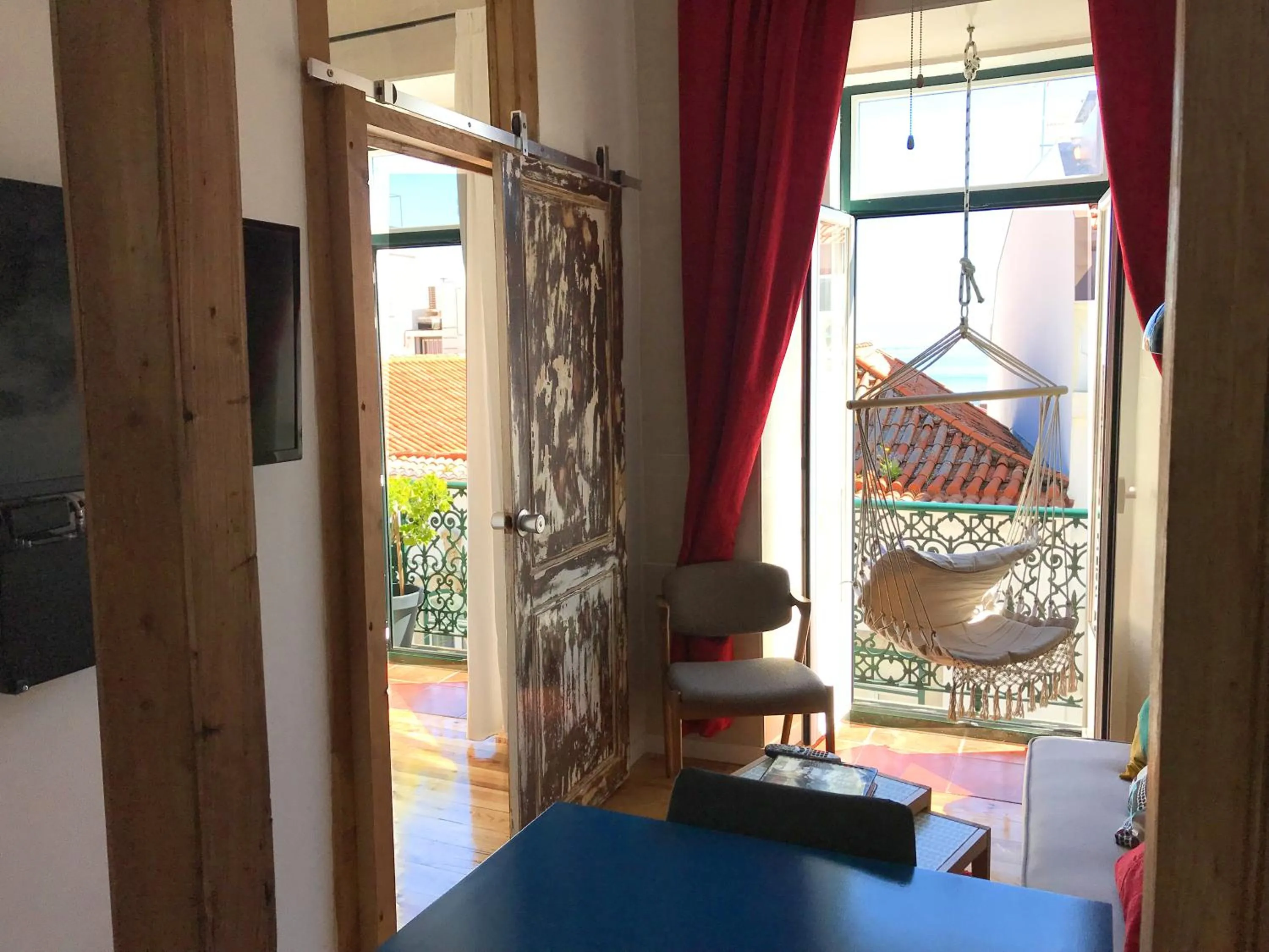Dining area in Alfama Patio Apartments