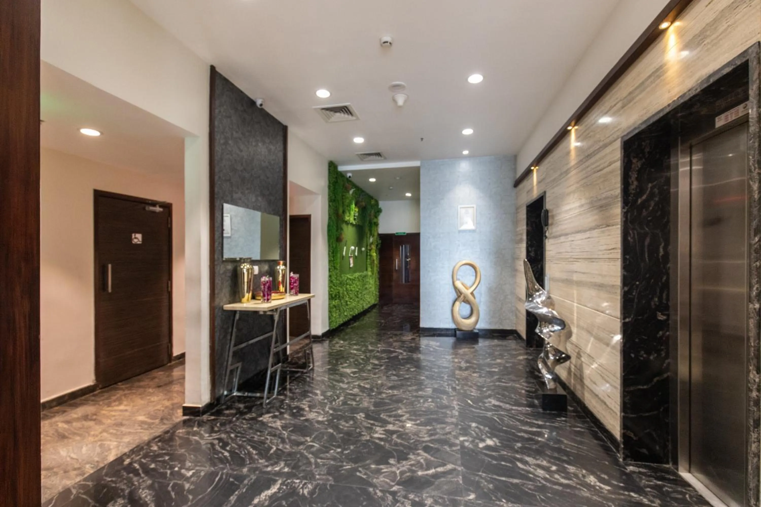 Inner courtyard view in Hotel Sandy's Tower