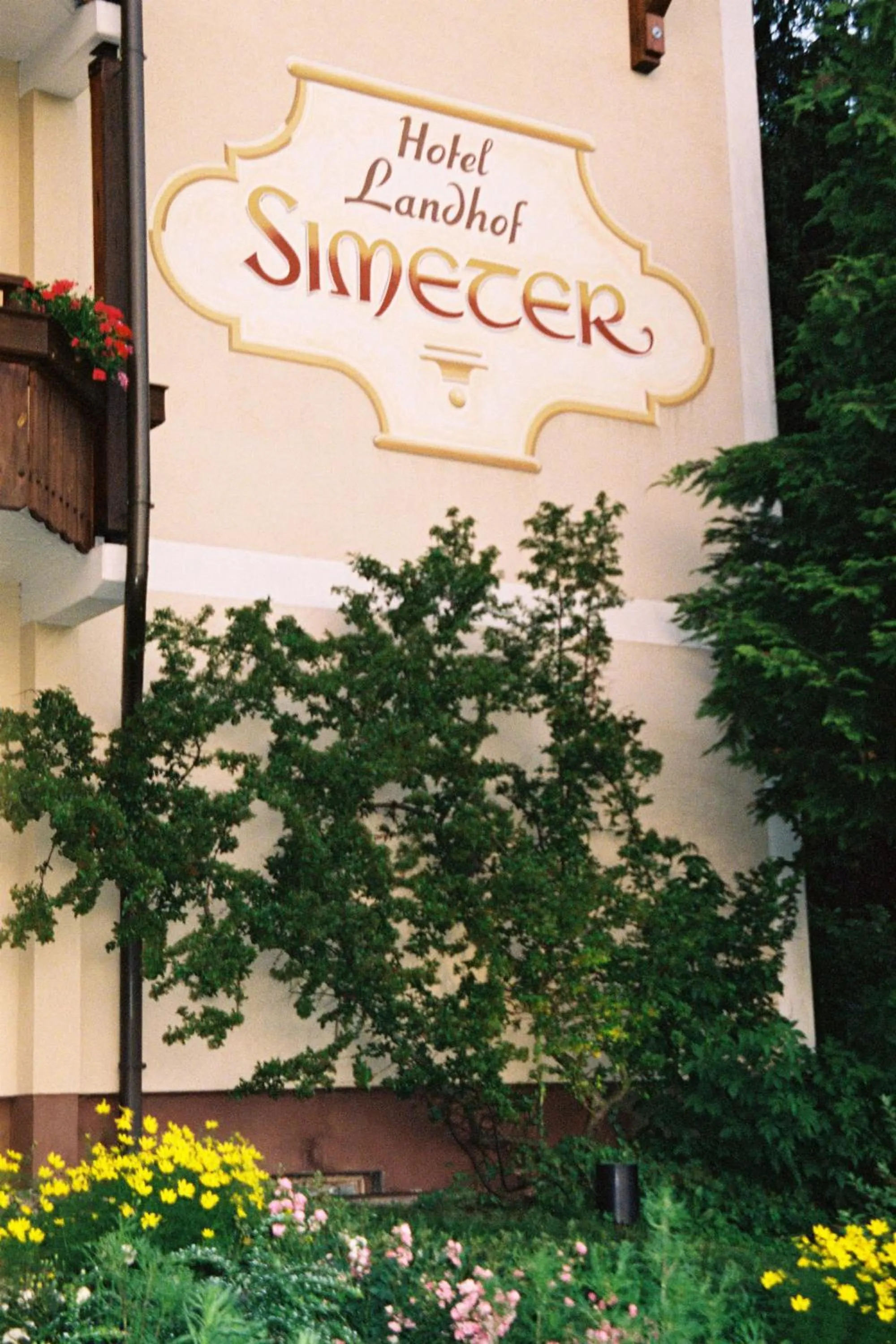 Property logo or sign in Hotel Landhof Simeter GMBH