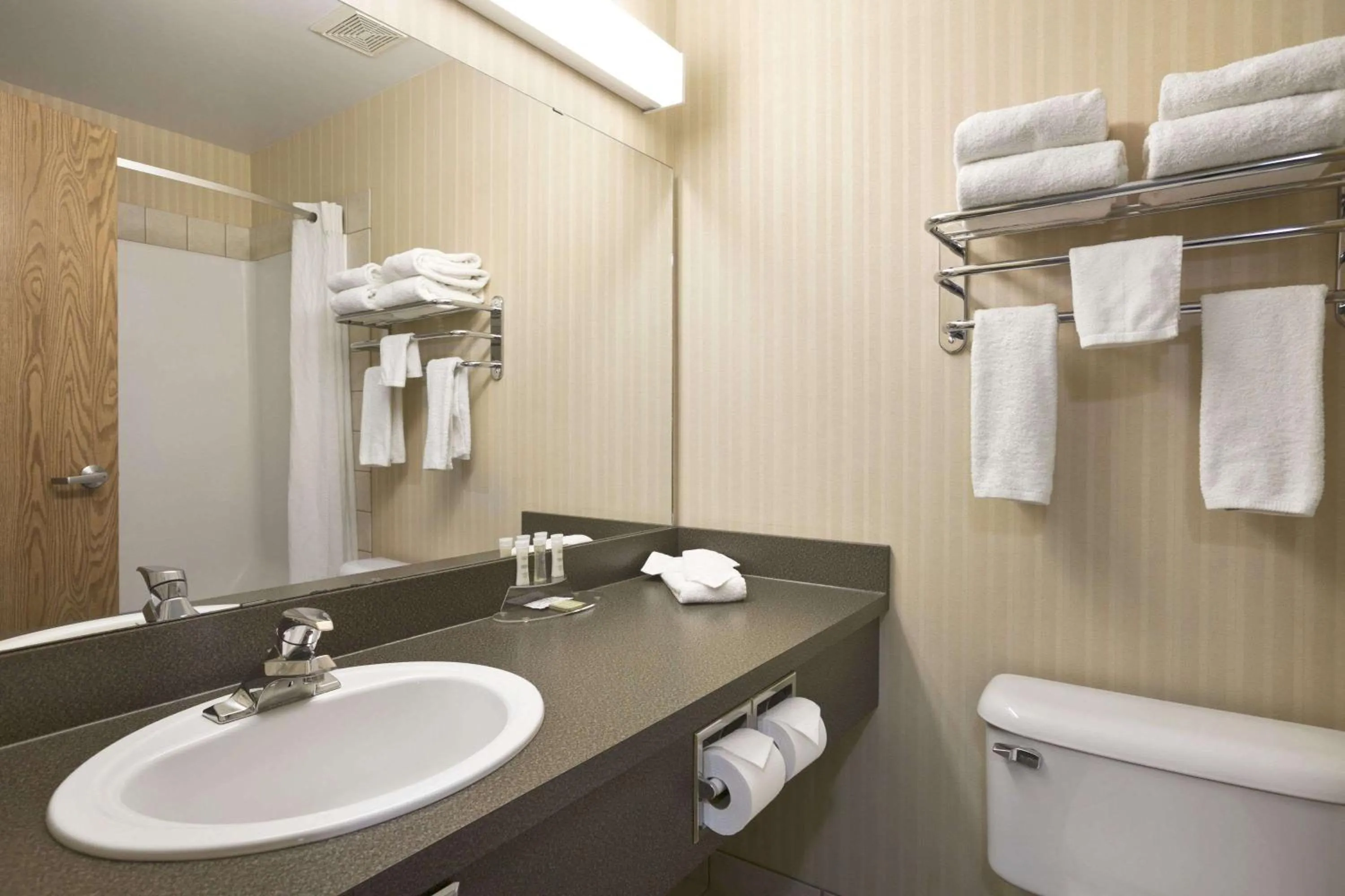 On site in Super 8 by Wyndham High Level AB