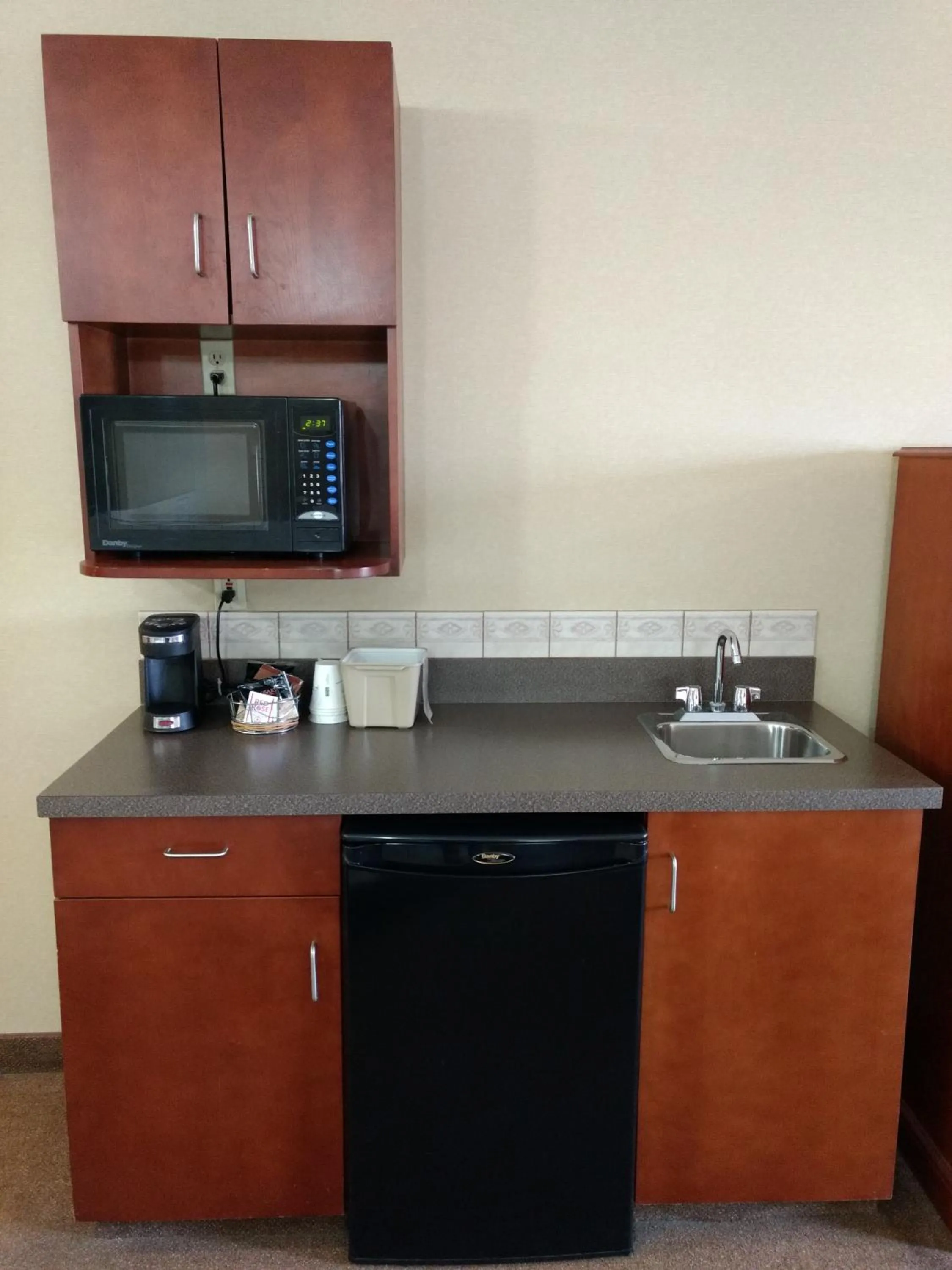 Coffee/tea facilities in Super 8 by Wyndham High Level AB