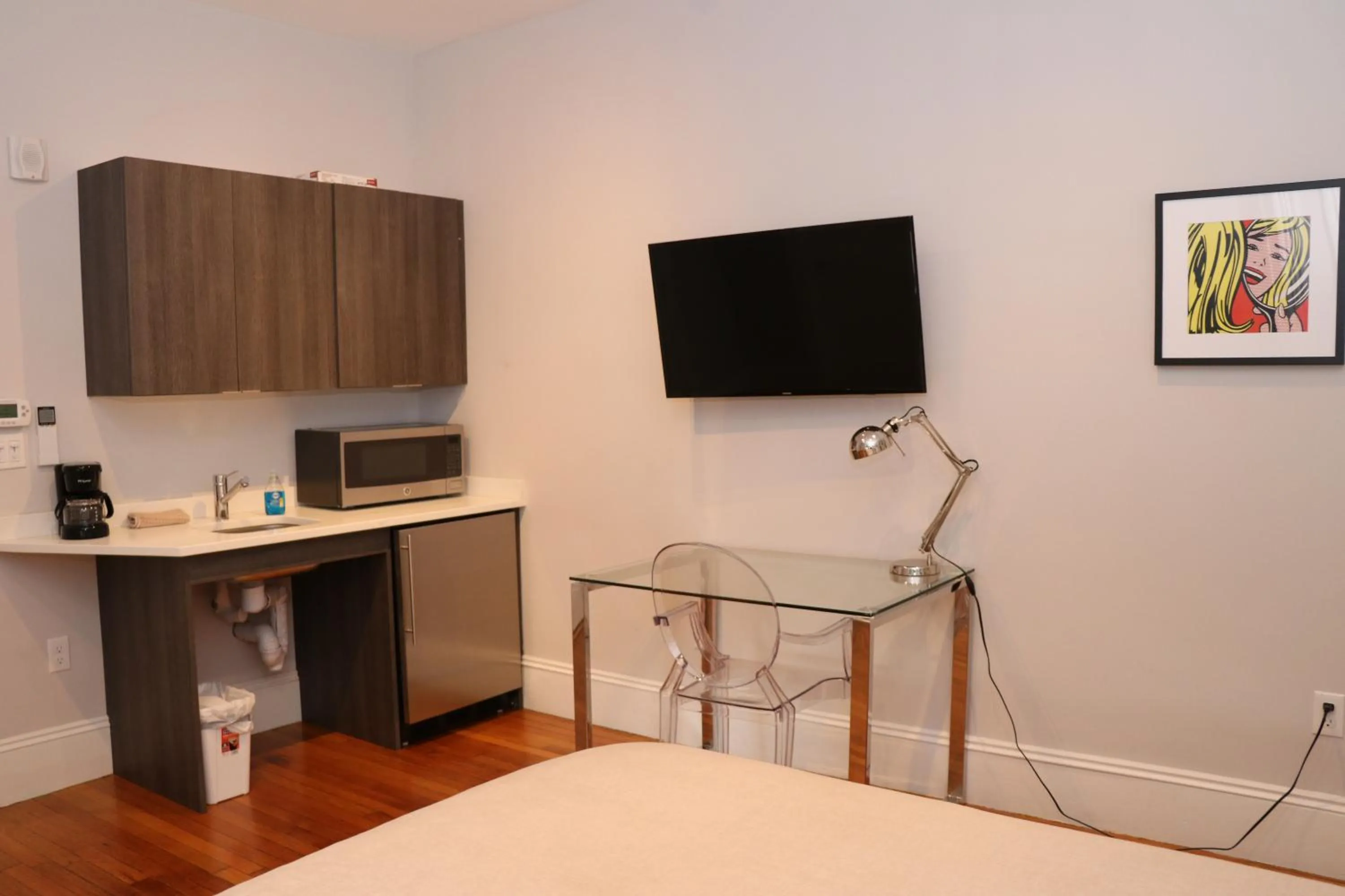 TV and multimedia in A Stylish Stay w/ a Queen Bed, Heated Floors.. #31