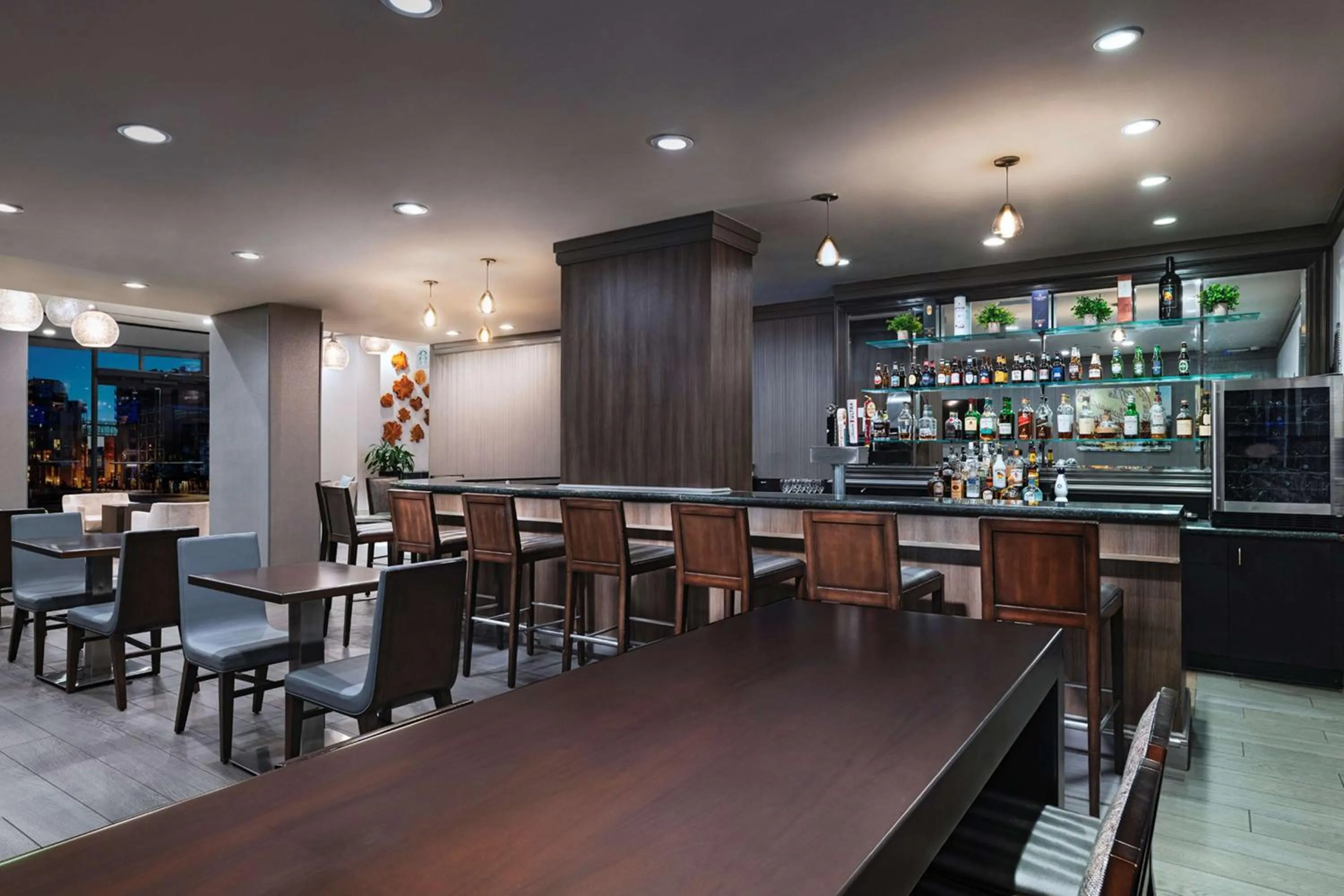 Lounge or bar in Hilton Houston Plaza/Medical Center