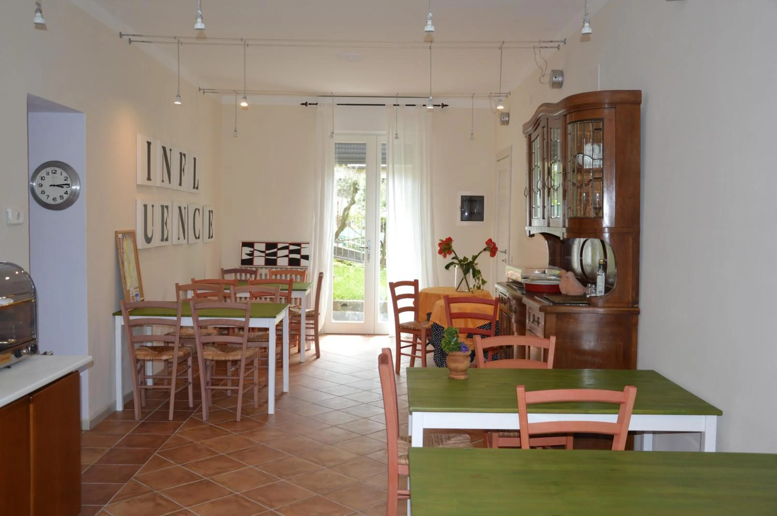 Restaurant/places to eat in B&B Cherry En Rose