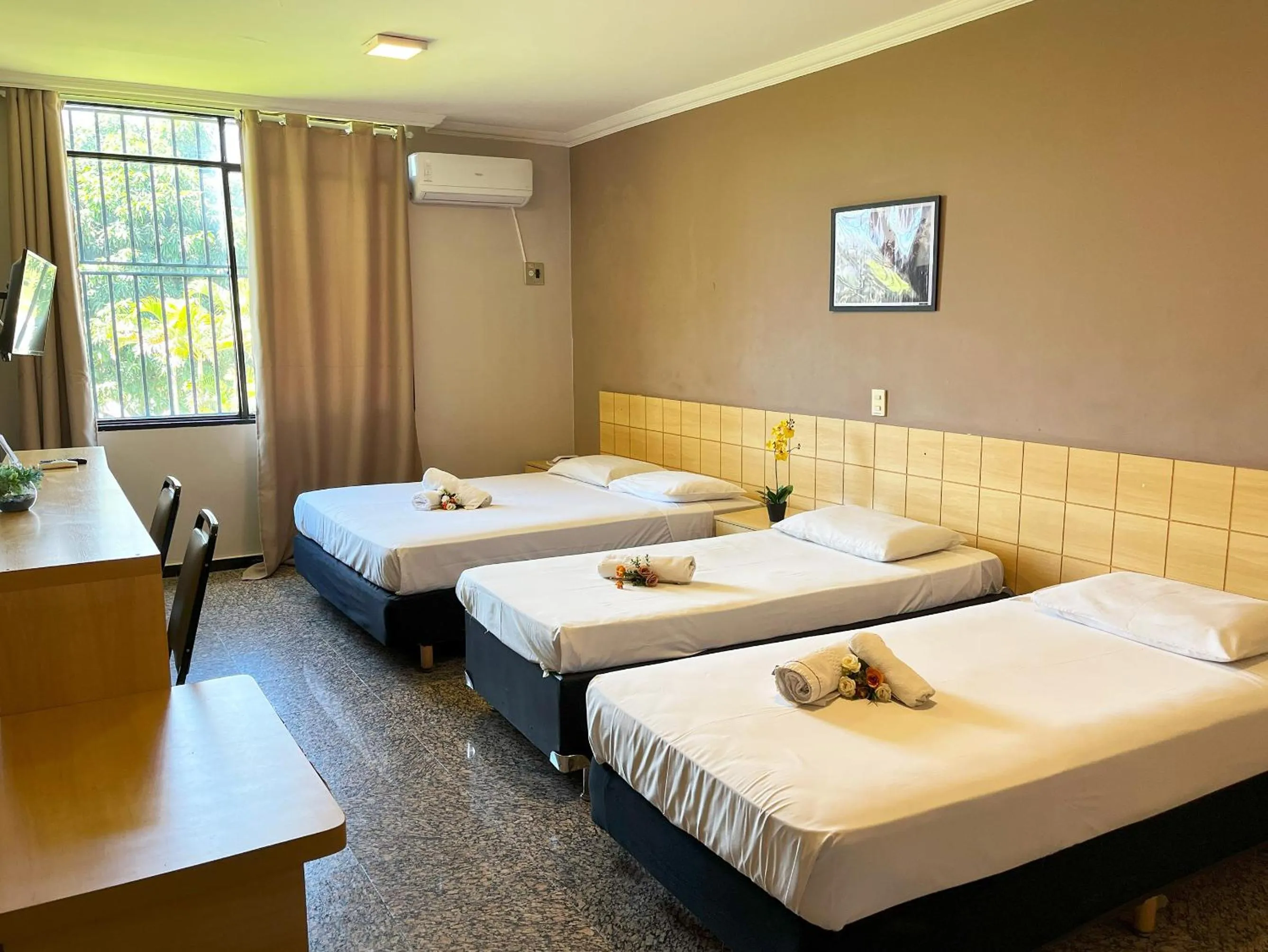 Bed in Hotel Diplomat by Bsb Inn