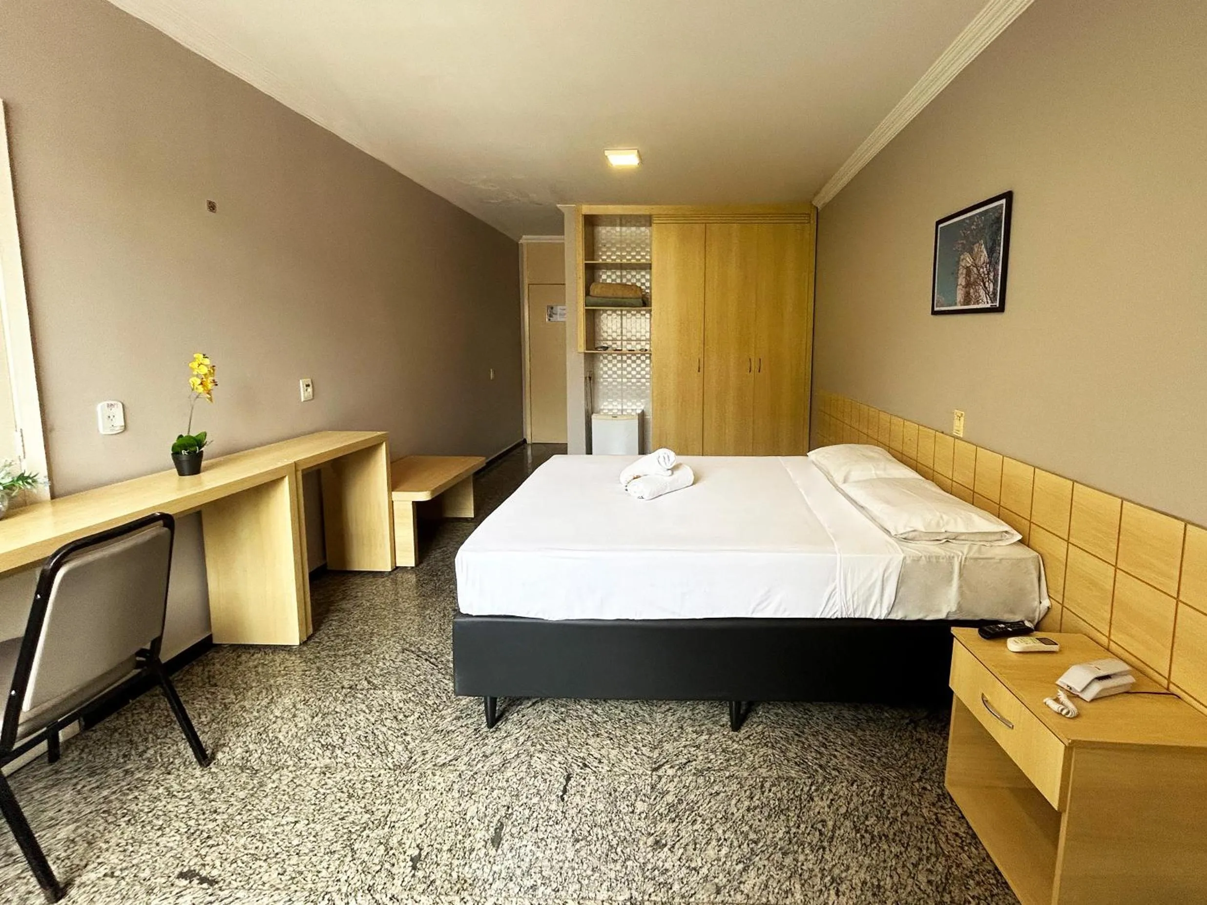 Bed in Hotel Diplomat by Bsb Inn