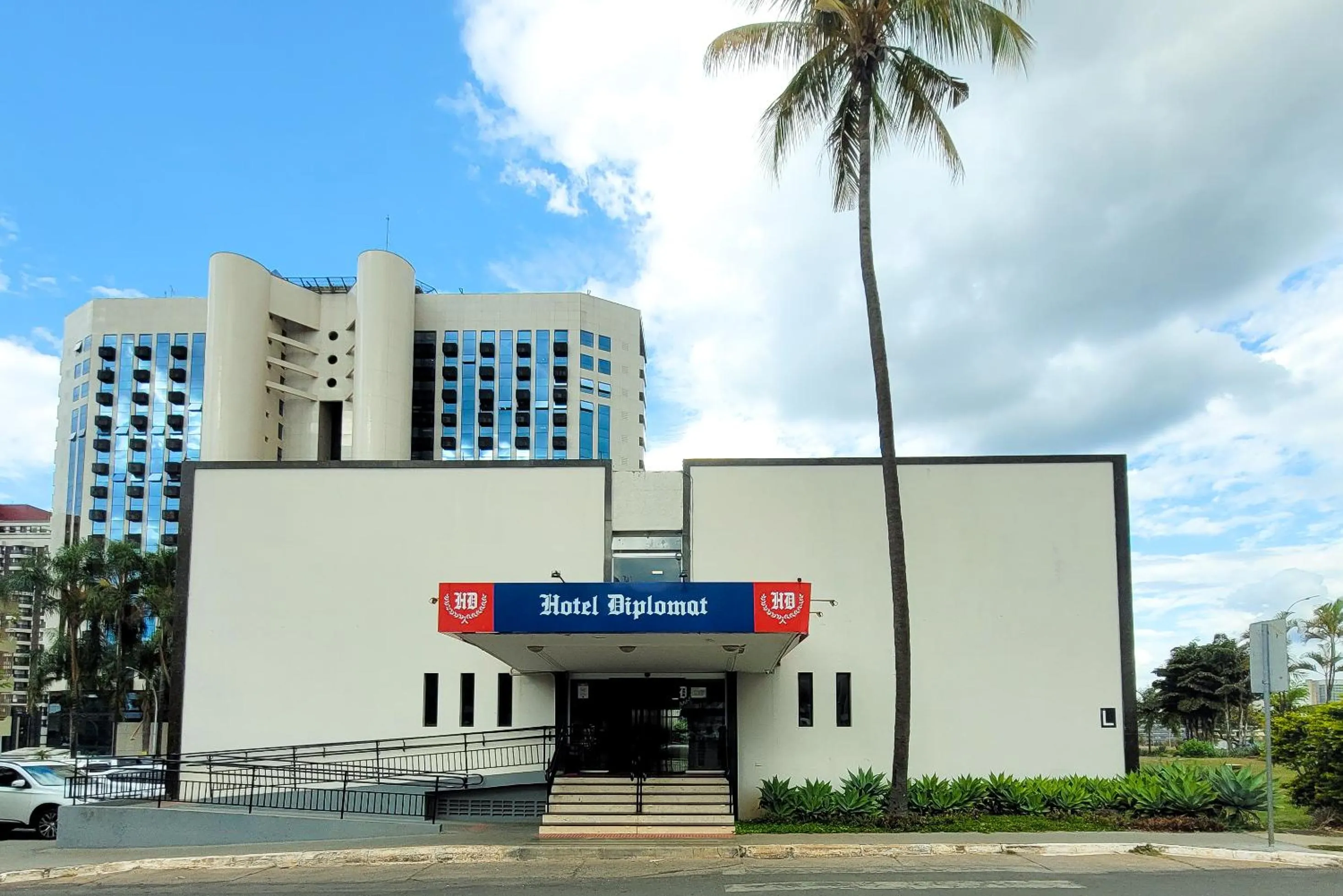 Facade/entrance in Hotel Diplomat by Bsb Inn