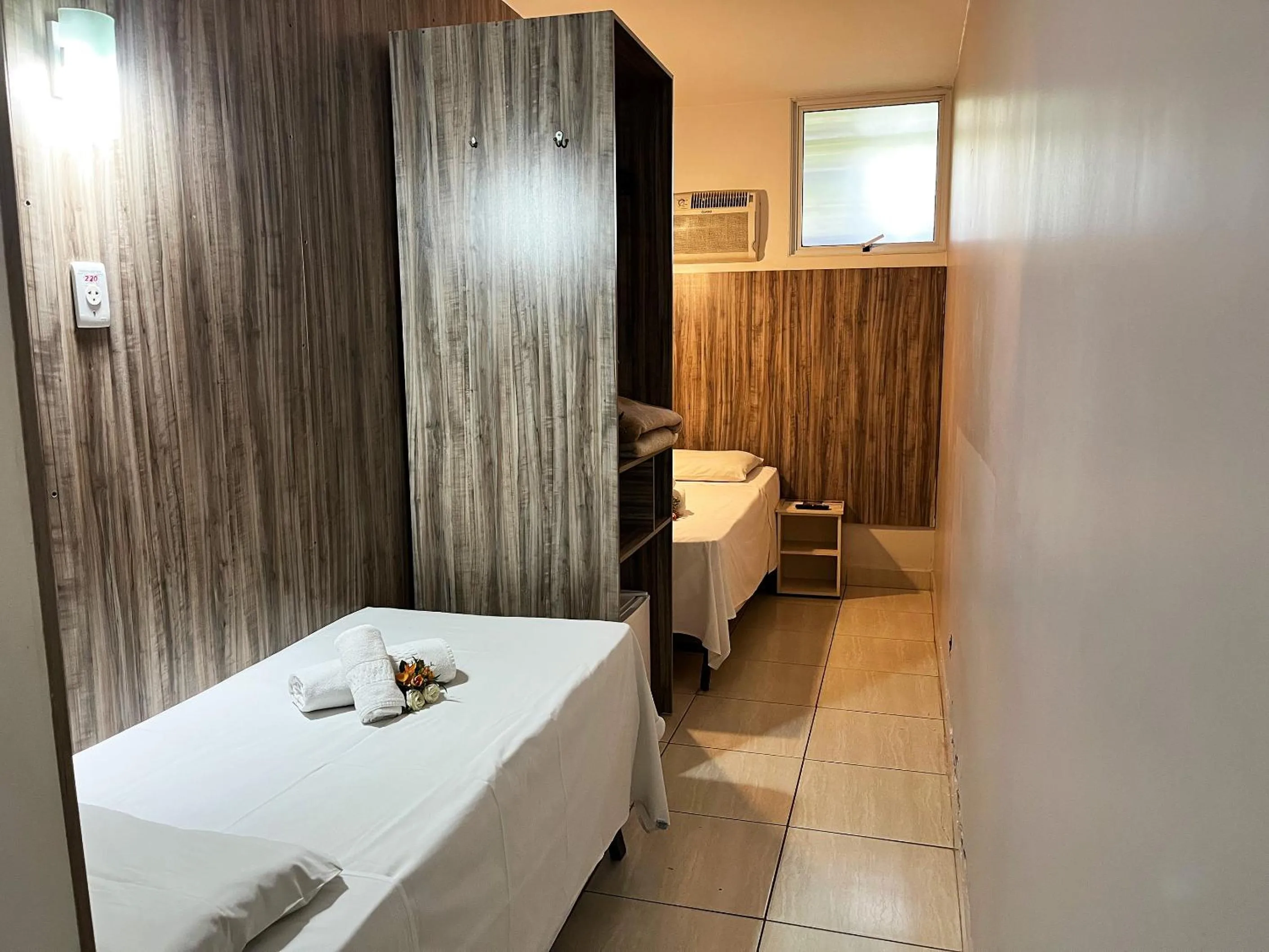 Bed in Hotel Diplomat by Bsb Inn