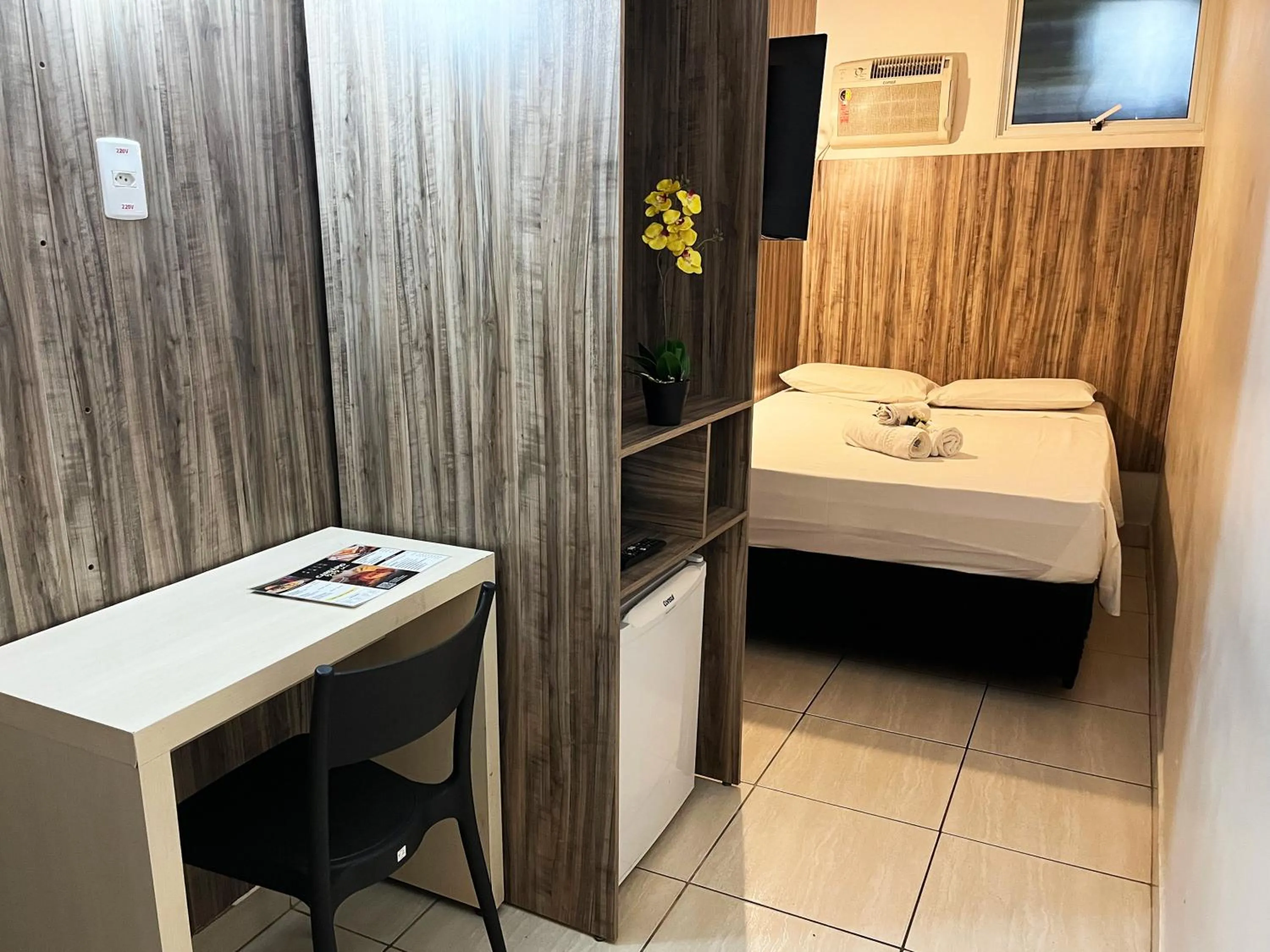 Bed in Hotel Diplomat by Bsb Inn