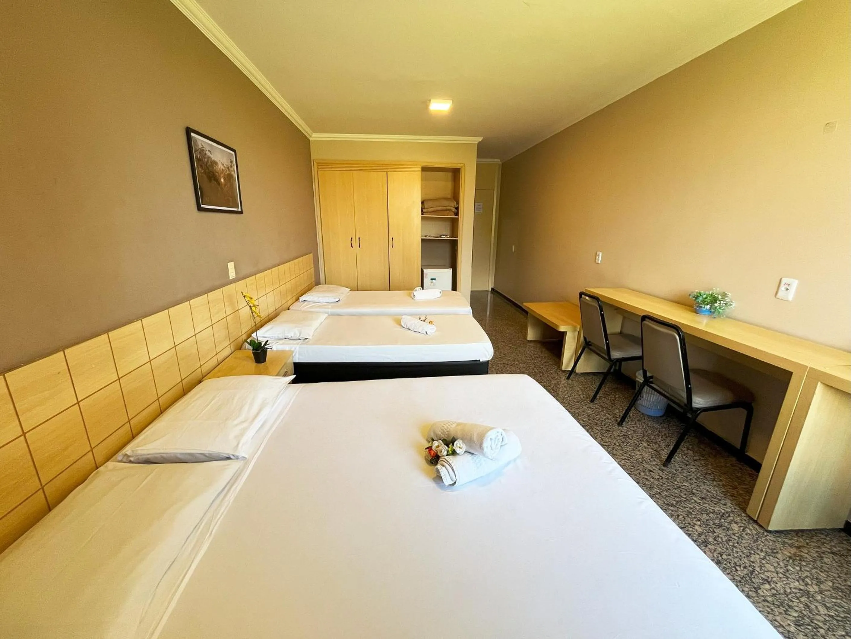 Bed in Hotel Diplomat by Bsb Inn