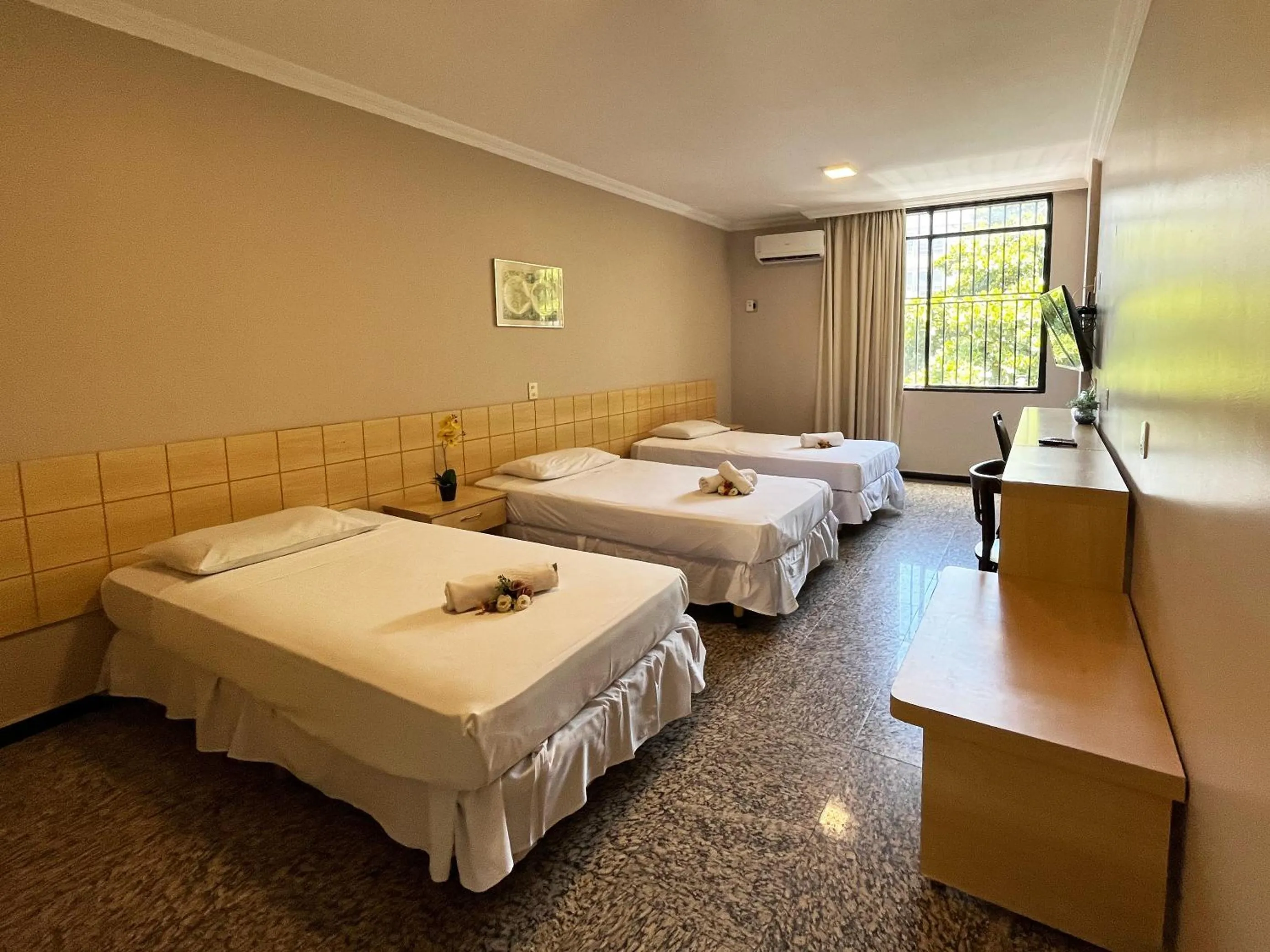 Bed in Hotel Diplomat by Bsb Inn