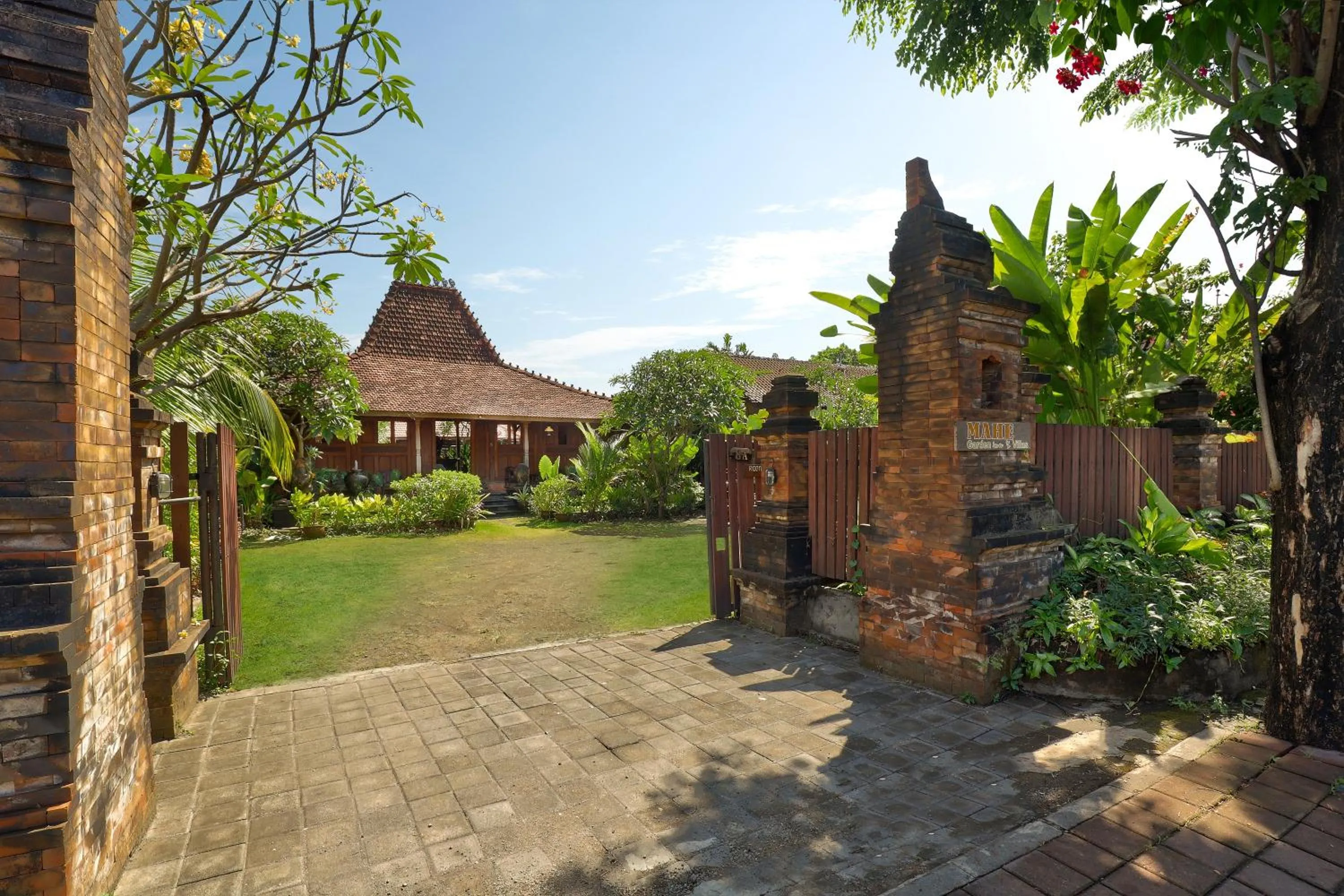 Facade/entrance in Mahe Garden Inn and Villas by Kamara