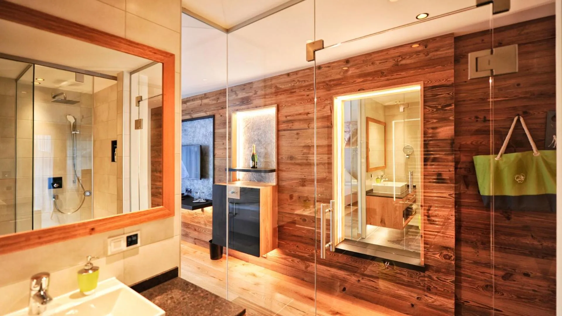 Photo of the whole room in Hotel Garni Stefanie