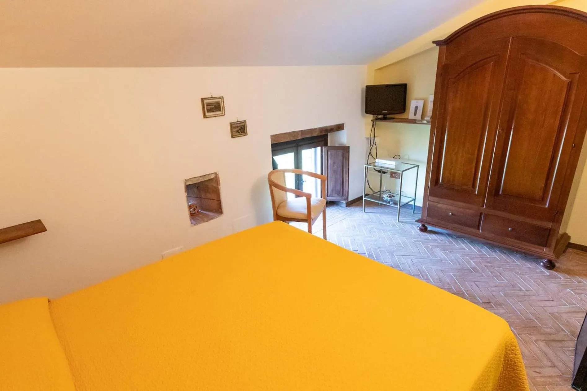 Photo of the whole room, Bed in Il Castello di San Sergio