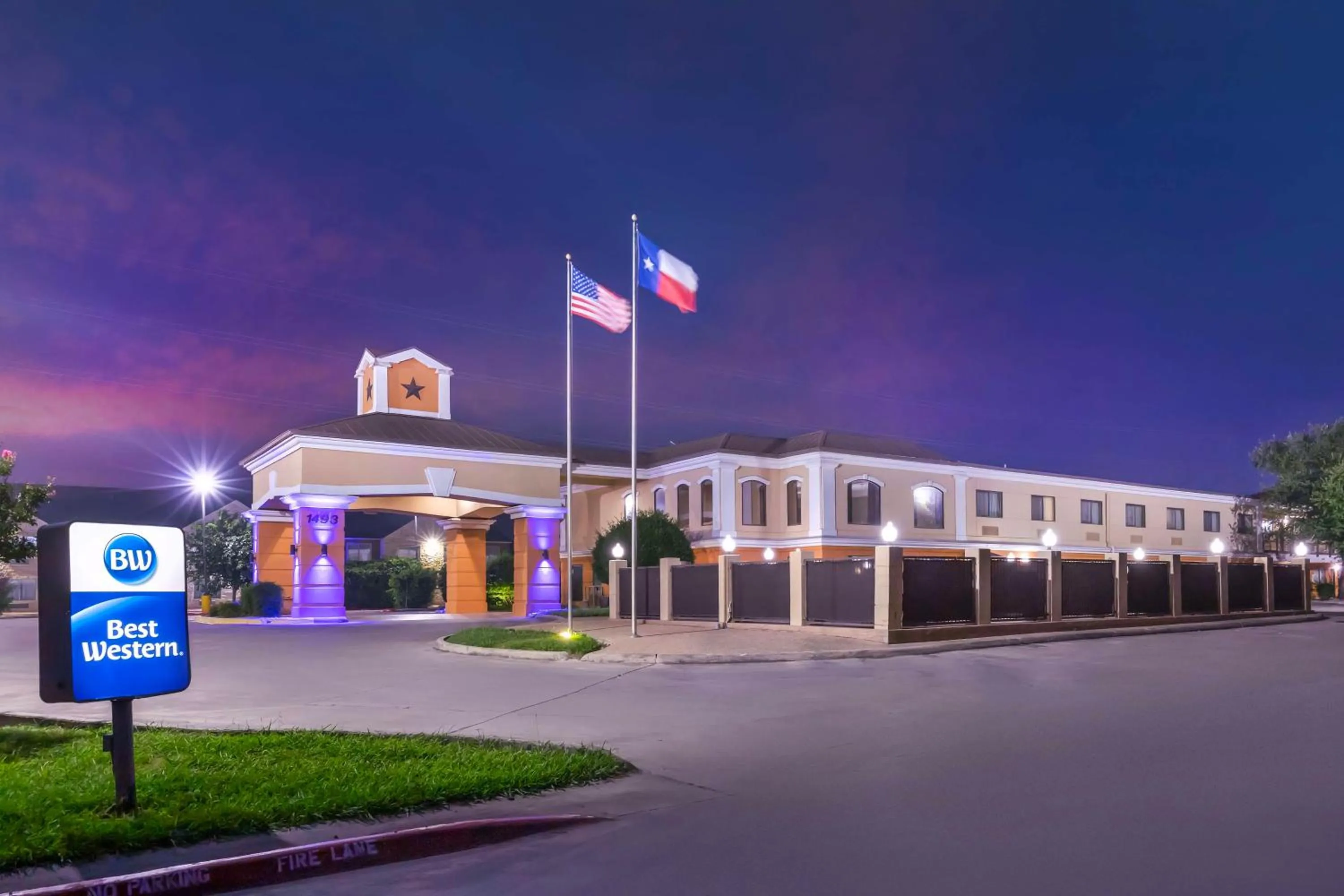 Property building in Best Western Inn & Suites New Braunfels