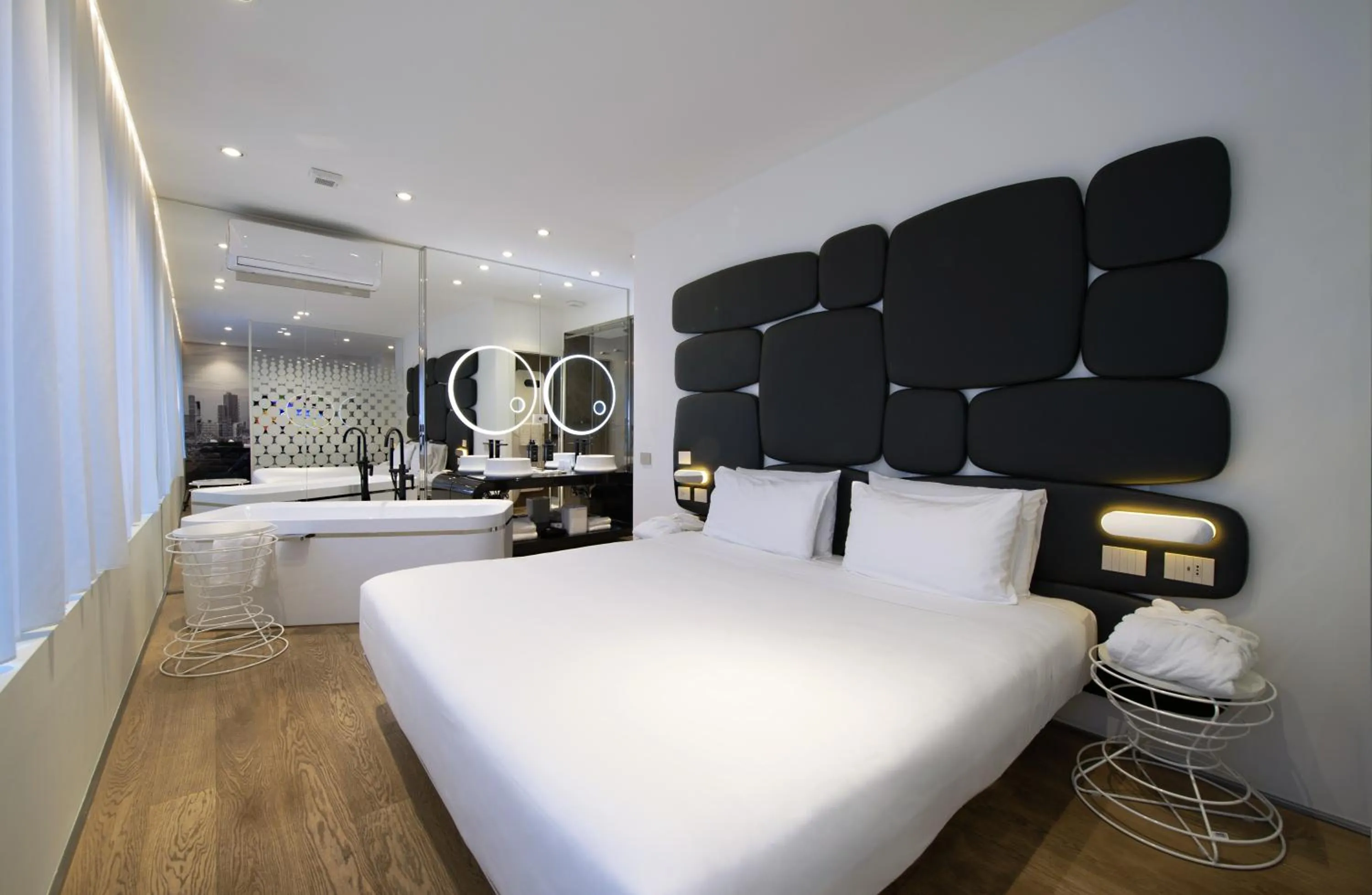 Photo of the whole room, Bed in The Street Milano Duomo | a Design Boutique Hotel