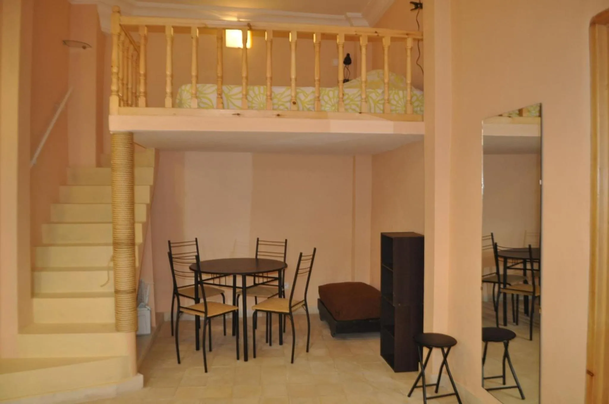 Communal lounge/ TV room in Studio Mezzanine Kasbah Tanger - Climatise