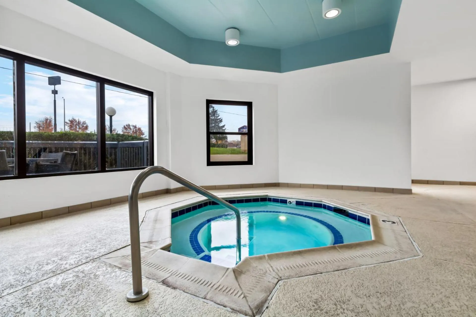 Swimming pool in Hampton Inn Lexington - Georgetown I-75