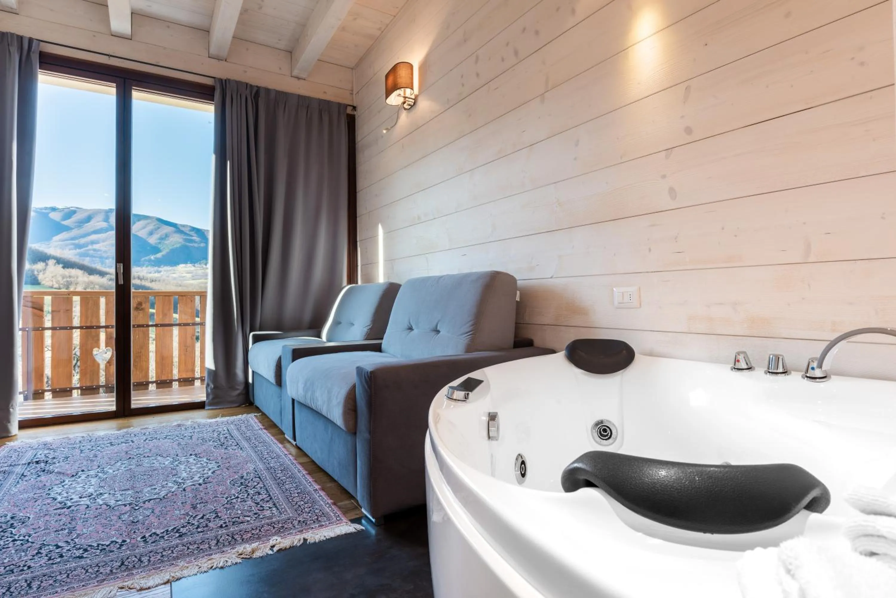 Hot Tub, Bed in Locanda Zita