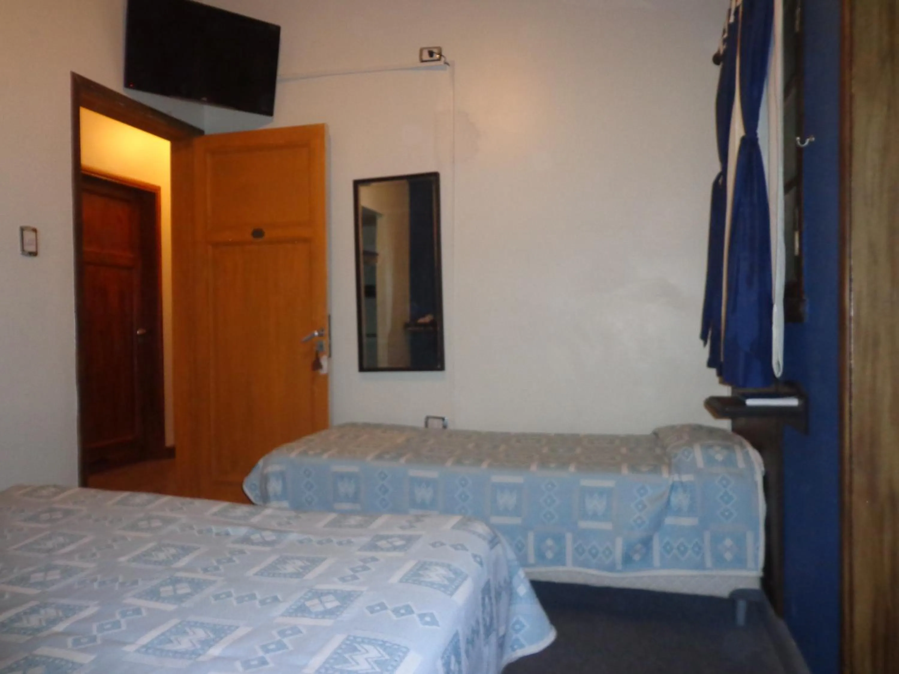 Photo of the whole room, Bed in Hotel Selby