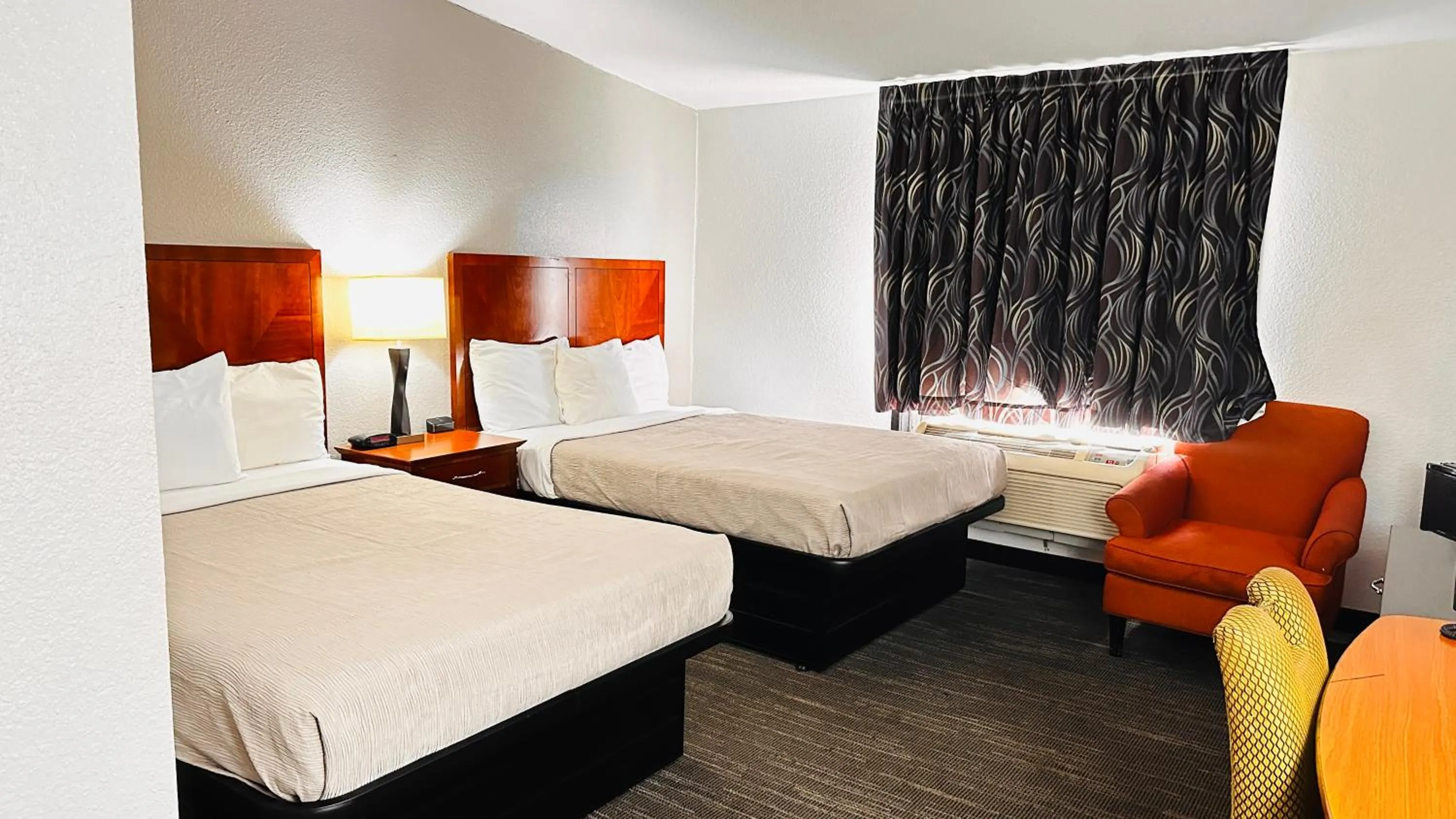 Photo of the whole room, Bed in Quality Inn St Paul-Minneapolis-Midway