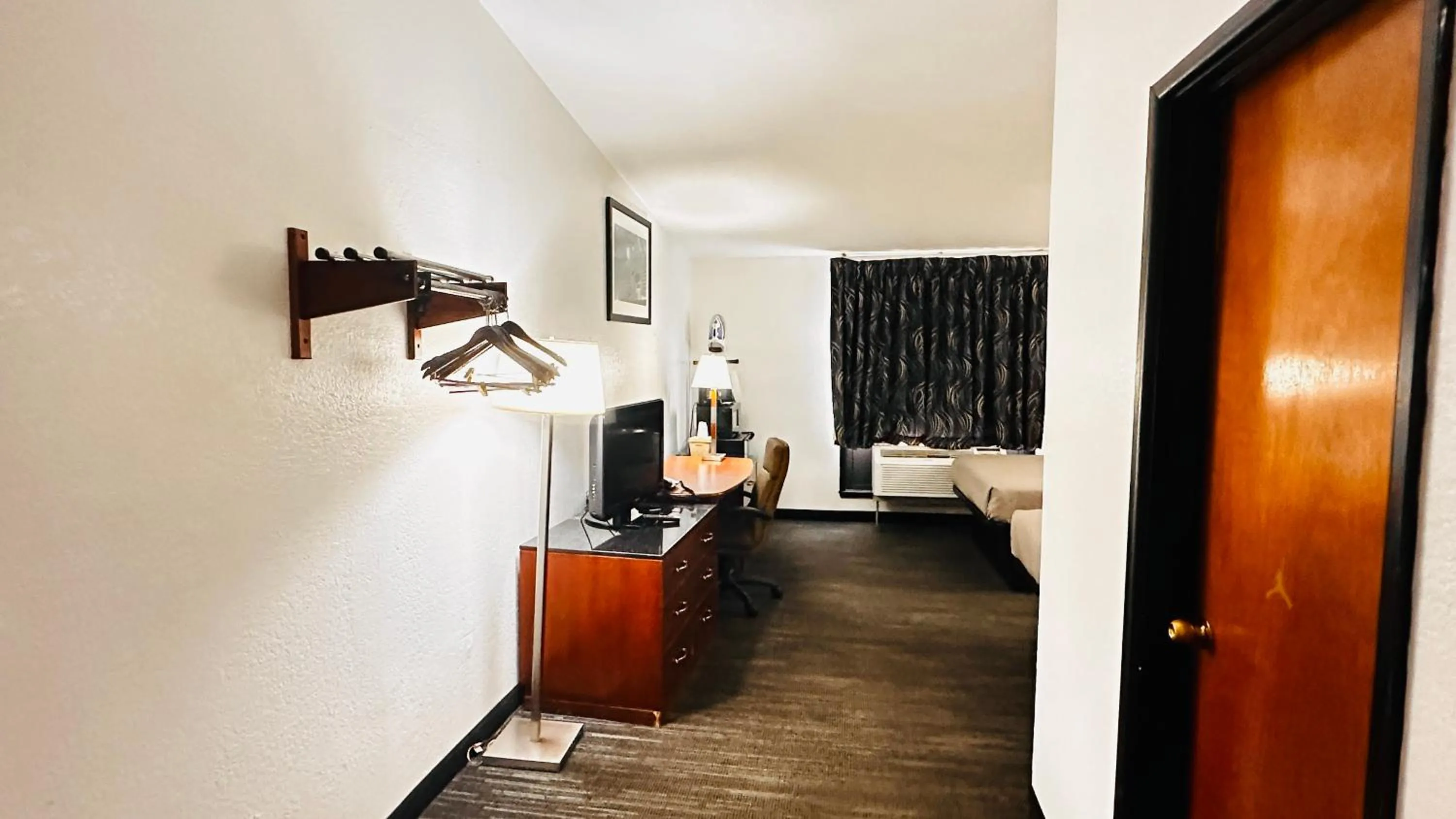 Photo of the whole room, Bed in Quality Inn St Paul-Minneapolis-Midway