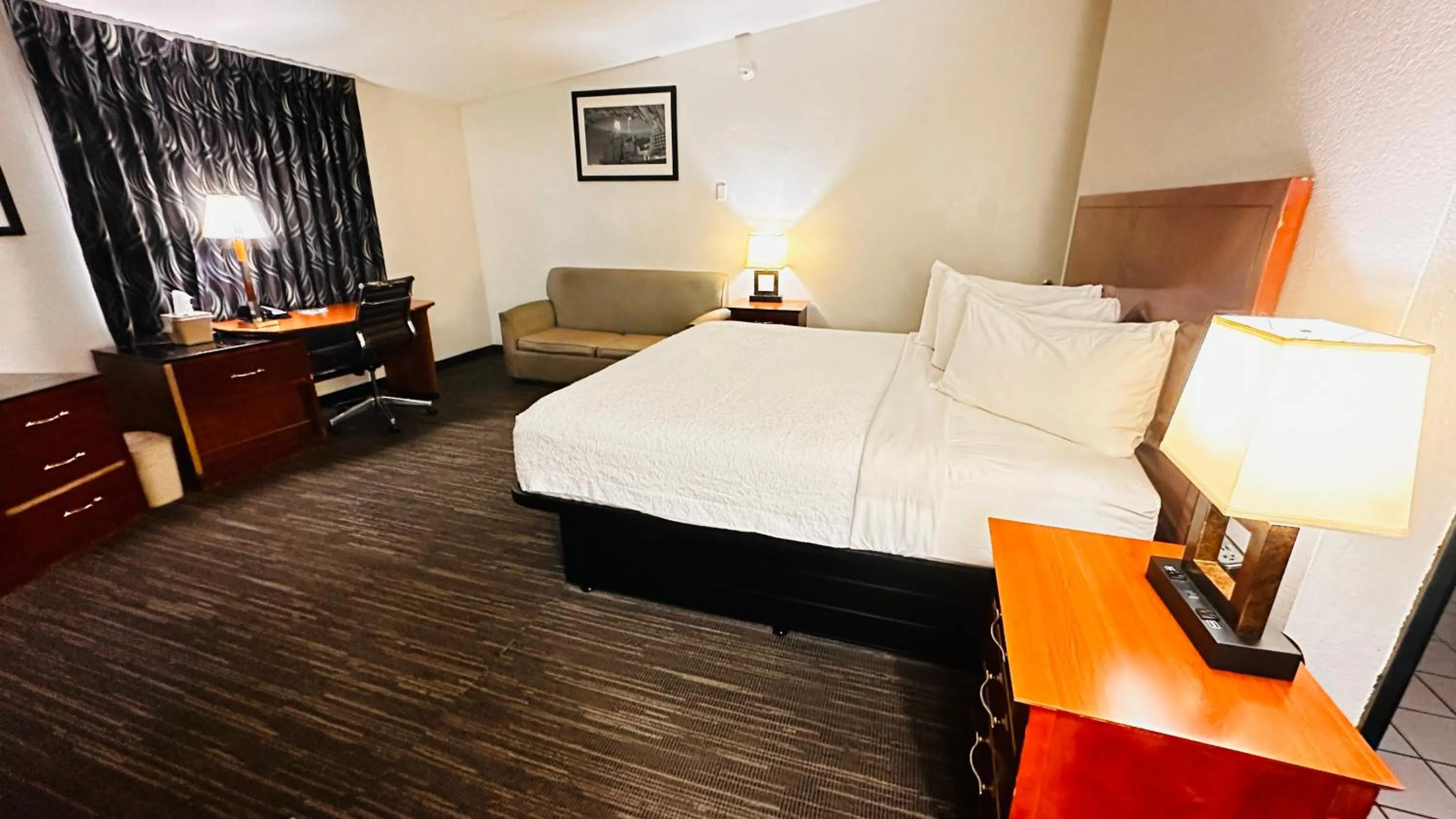 Photo of the whole room, Bed in Quality Inn St Paul-Minneapolis-Midway