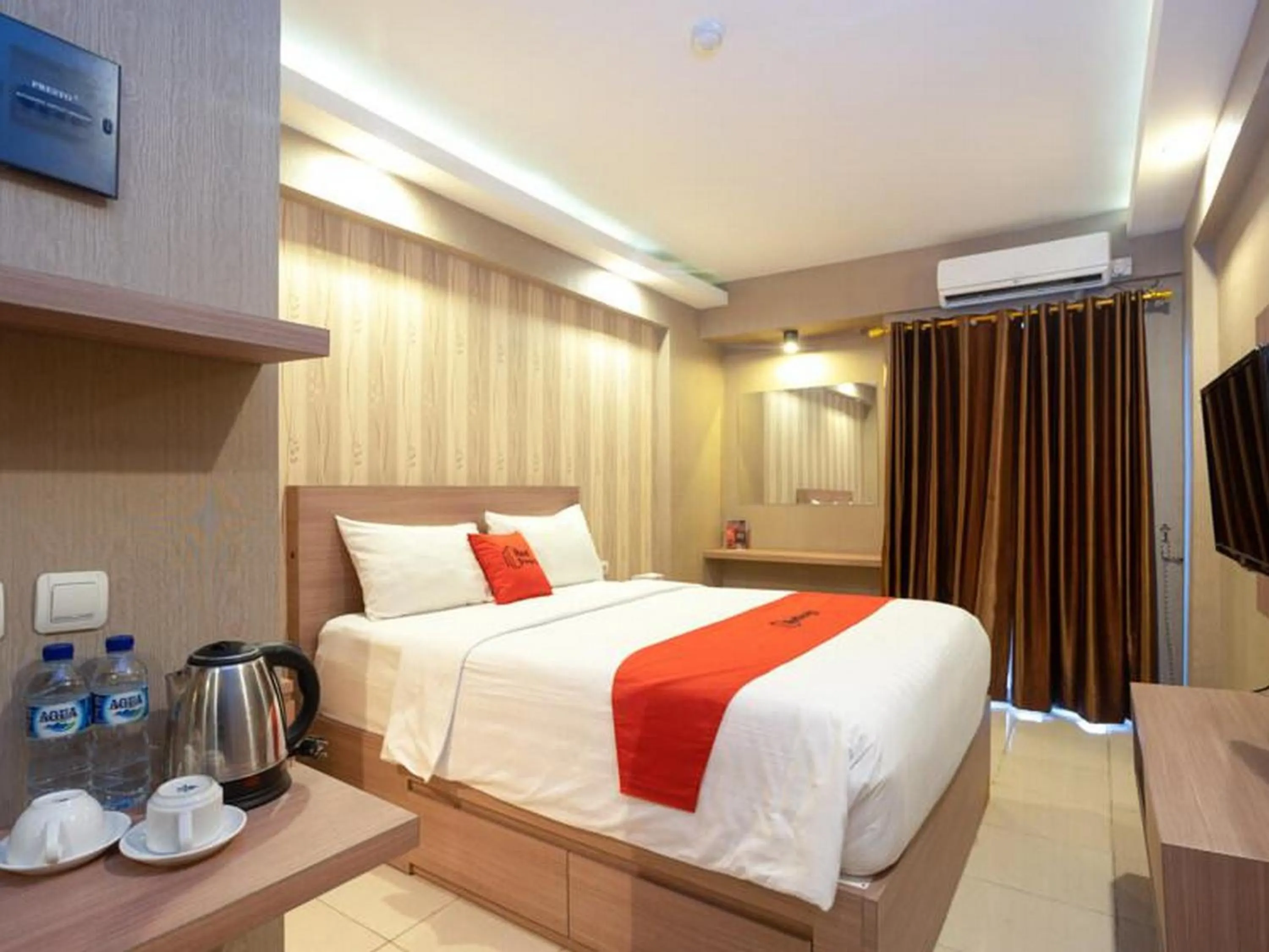 Bedroom, Bed in RedDoorz Apartment at Bogor Valley