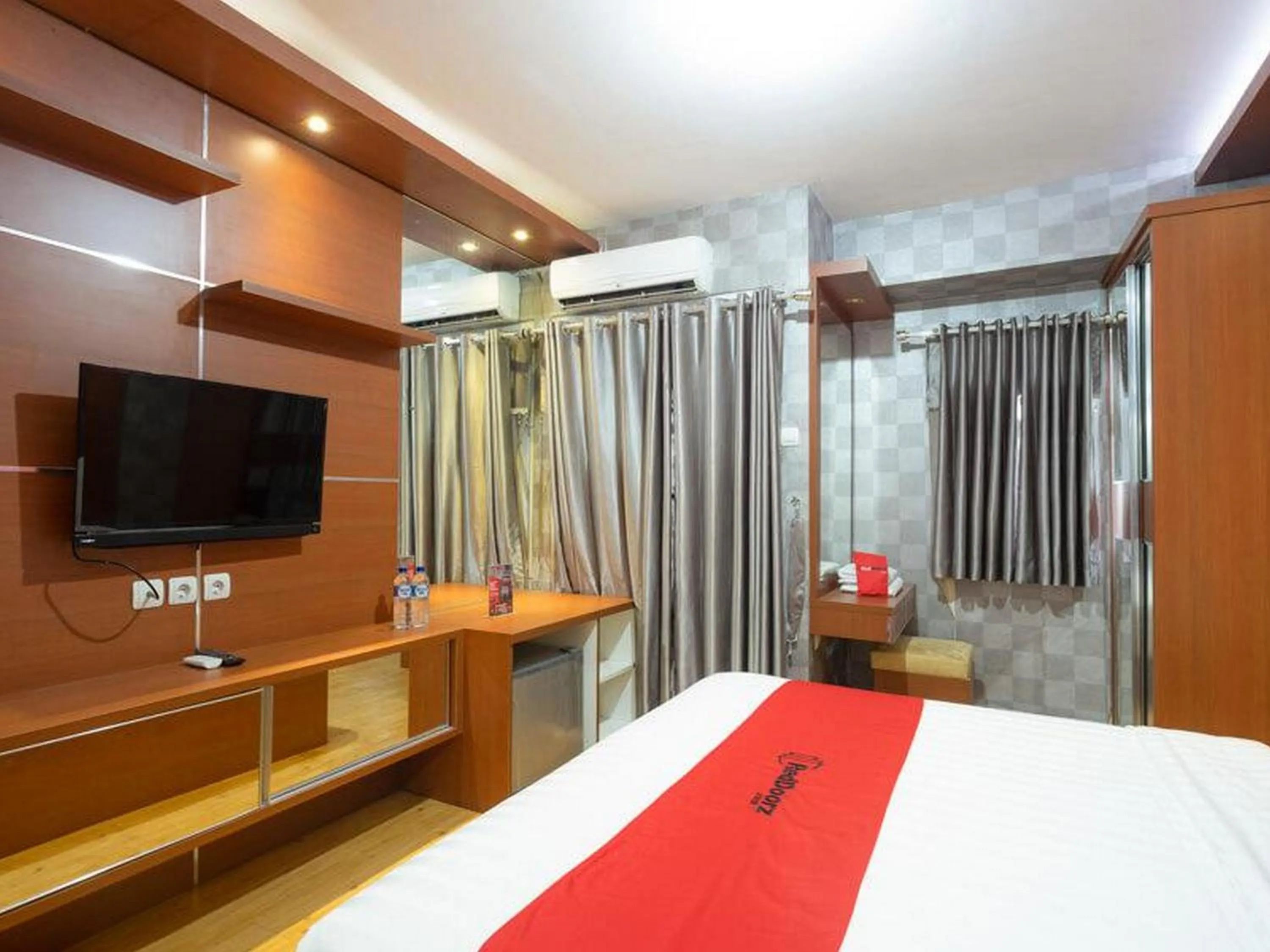 Bedroom, Bed in RedDoorz Apartment at Bogor Valley