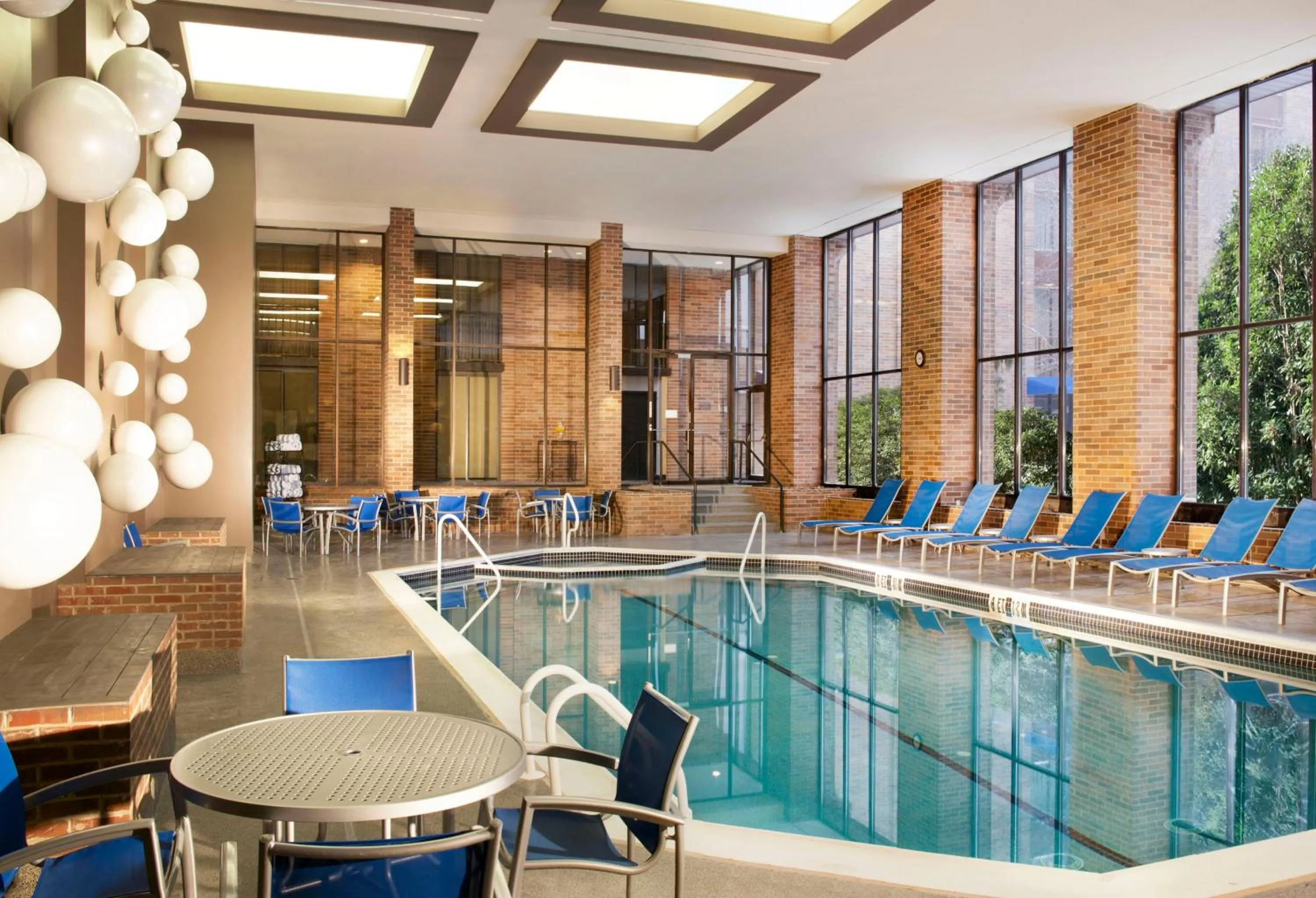 Swimming pool in Hampton Inn Parsippany
