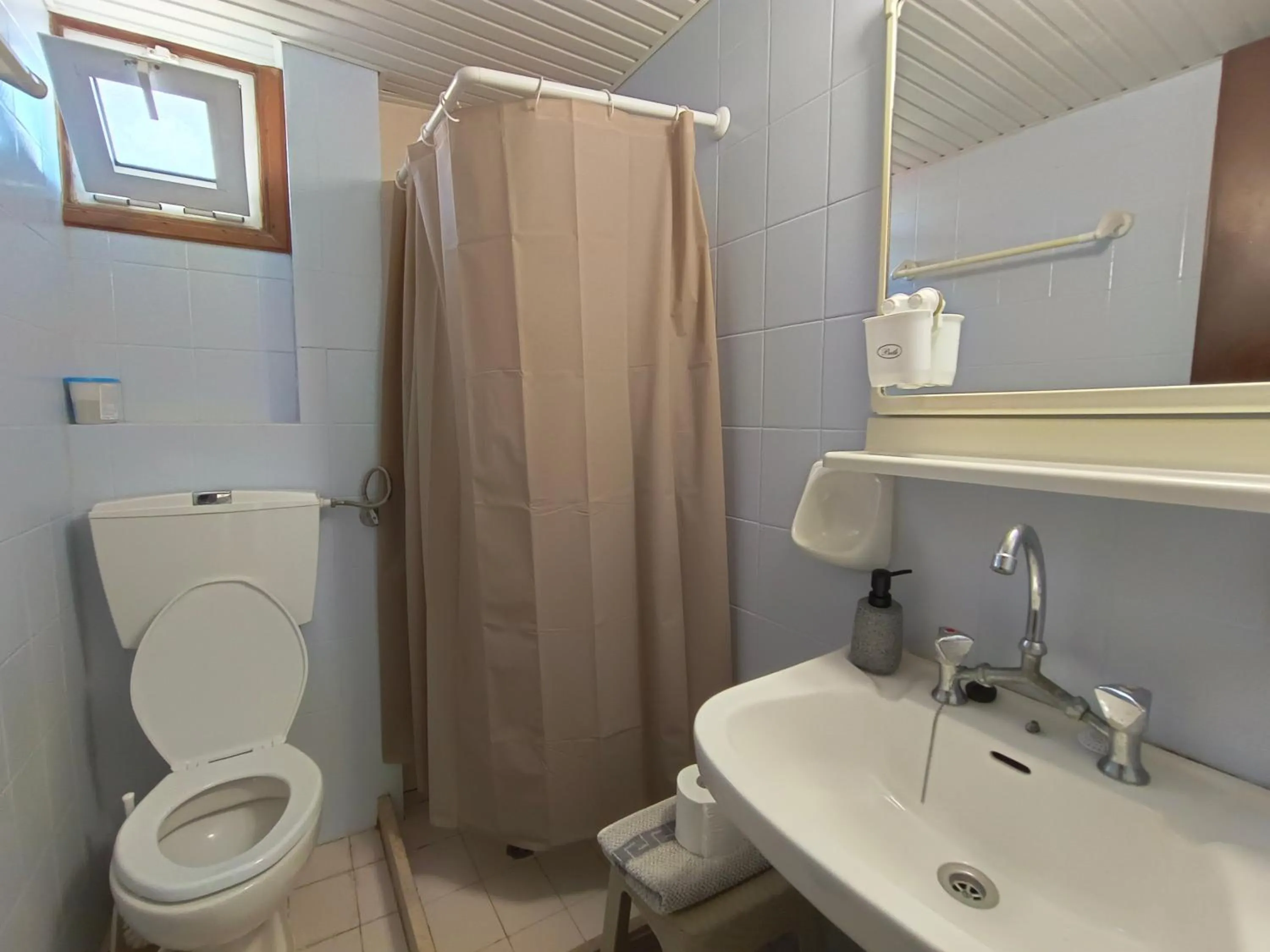 Bathroom in Albatross Apartments