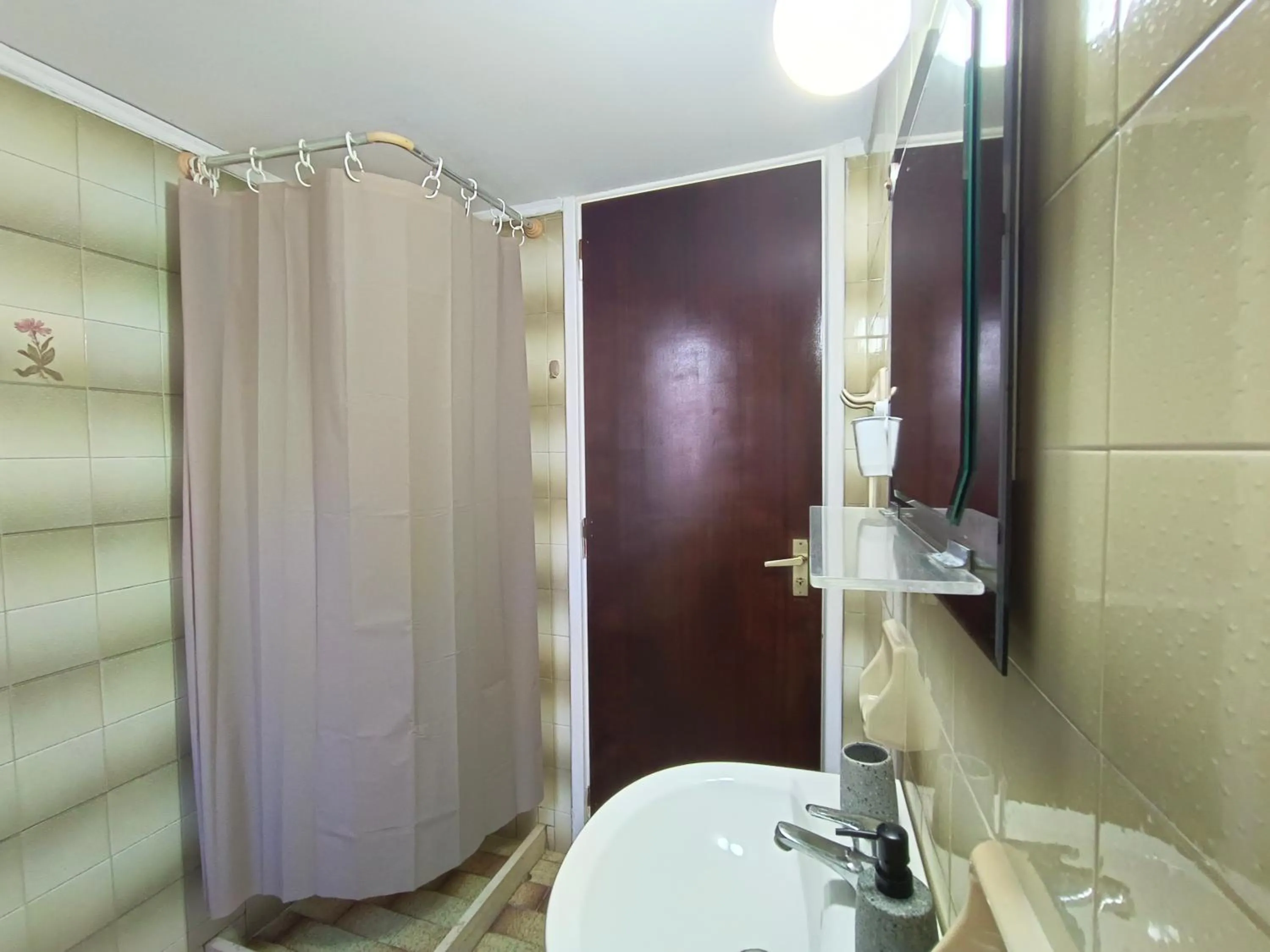 Bathroom in Albatross Apartments