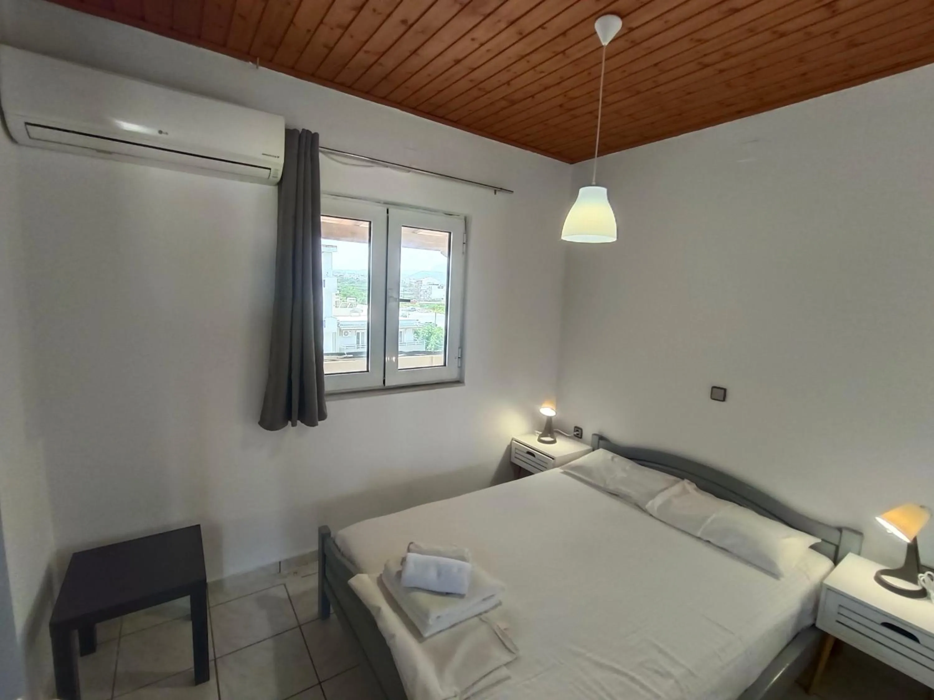 Bedroom, Bed in Albatross Apartments