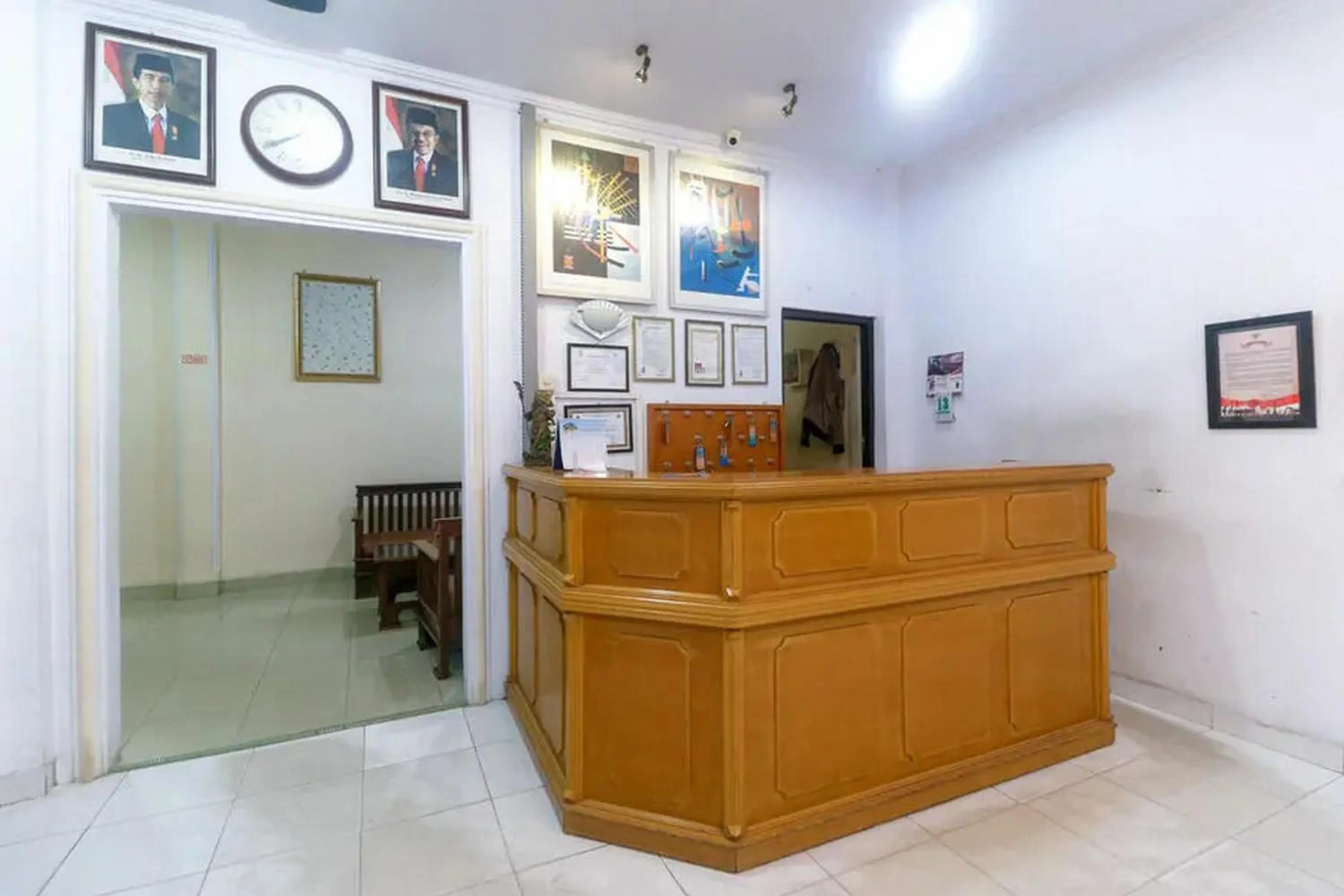 Lobby or reception in RedDoorz Plus near WTC Batanghari Mall