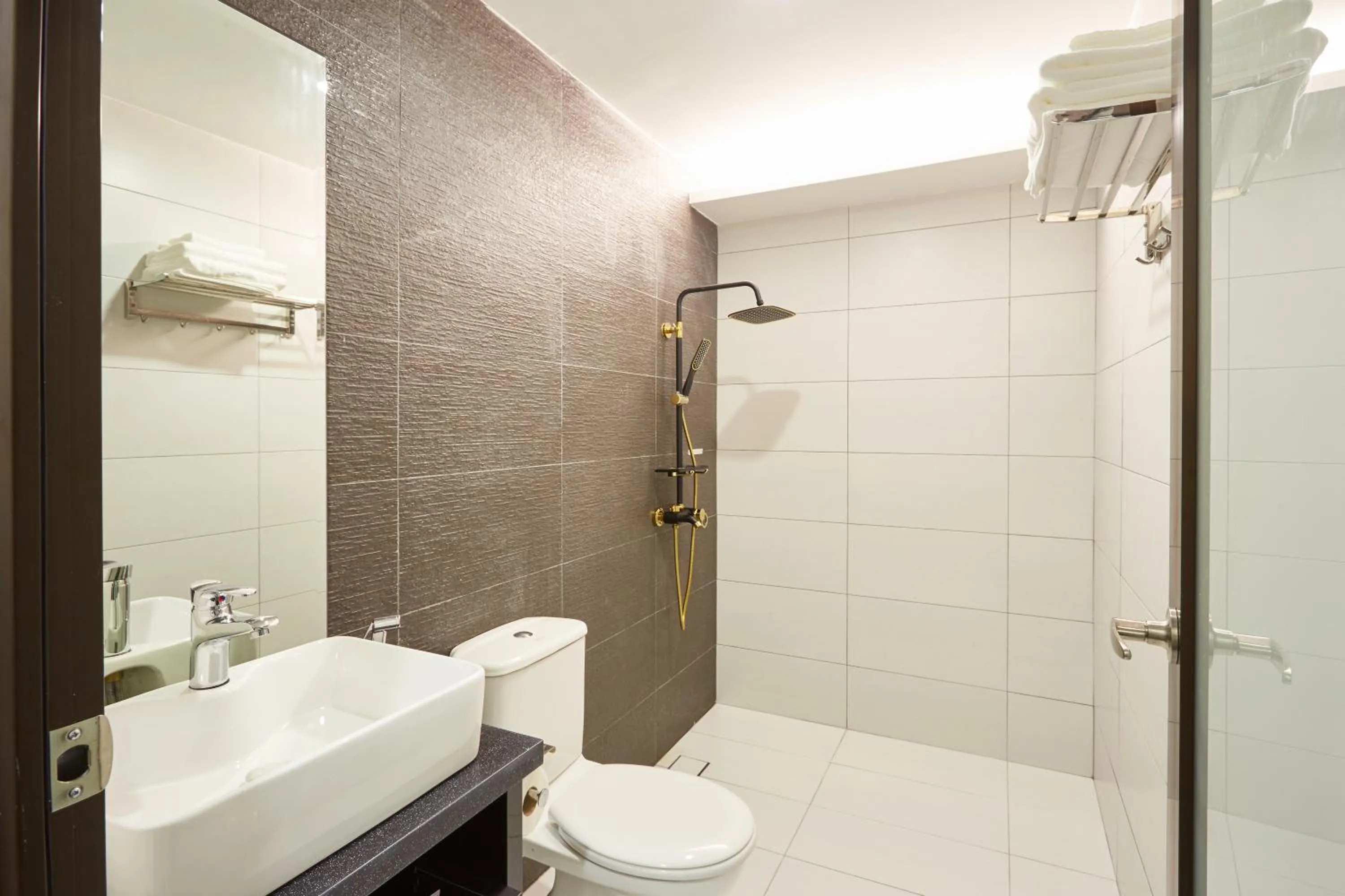 Toilet in DREAM LUXURY HOTEL