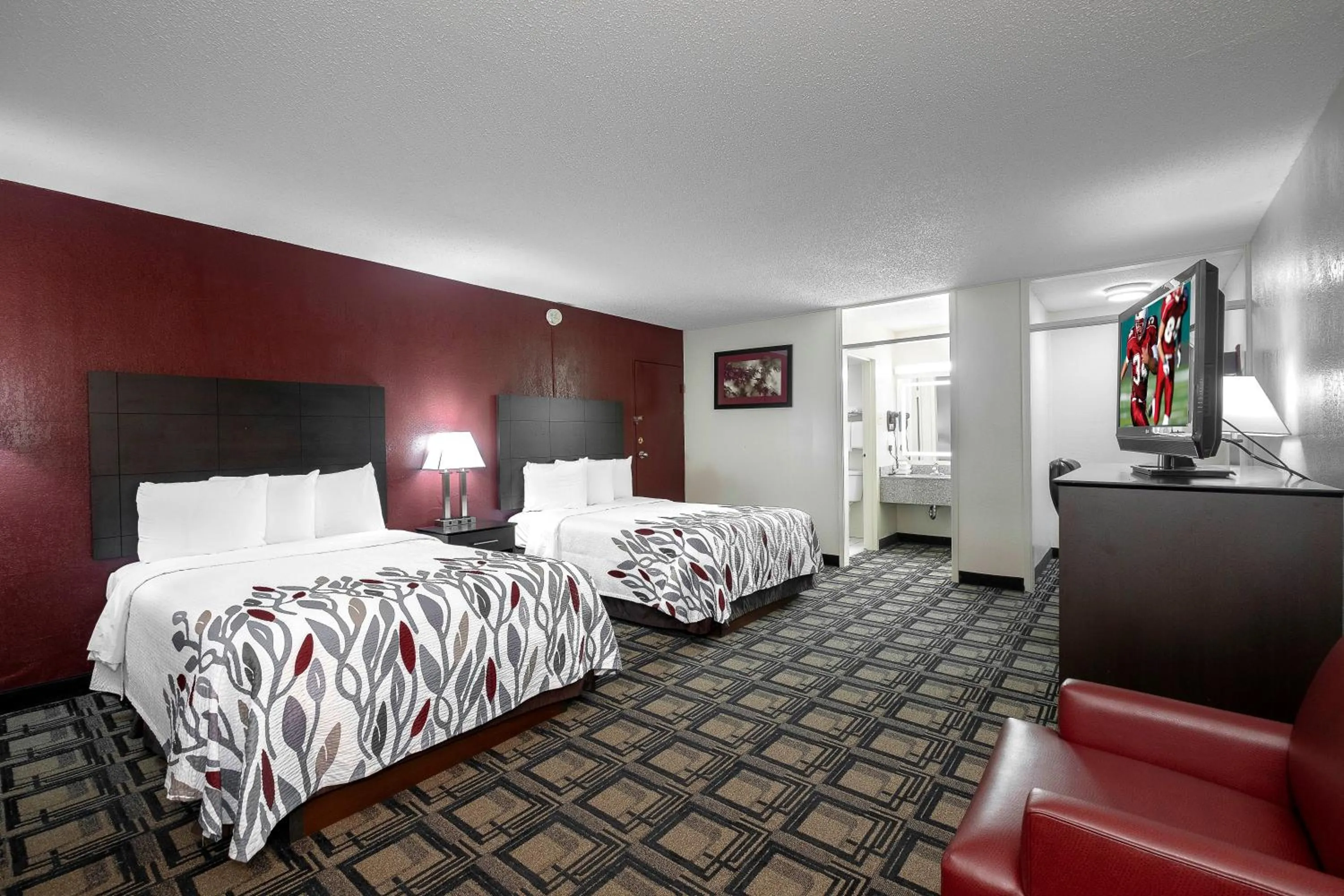 Photo of the whole room, Bed in Red Roof Inn Murray