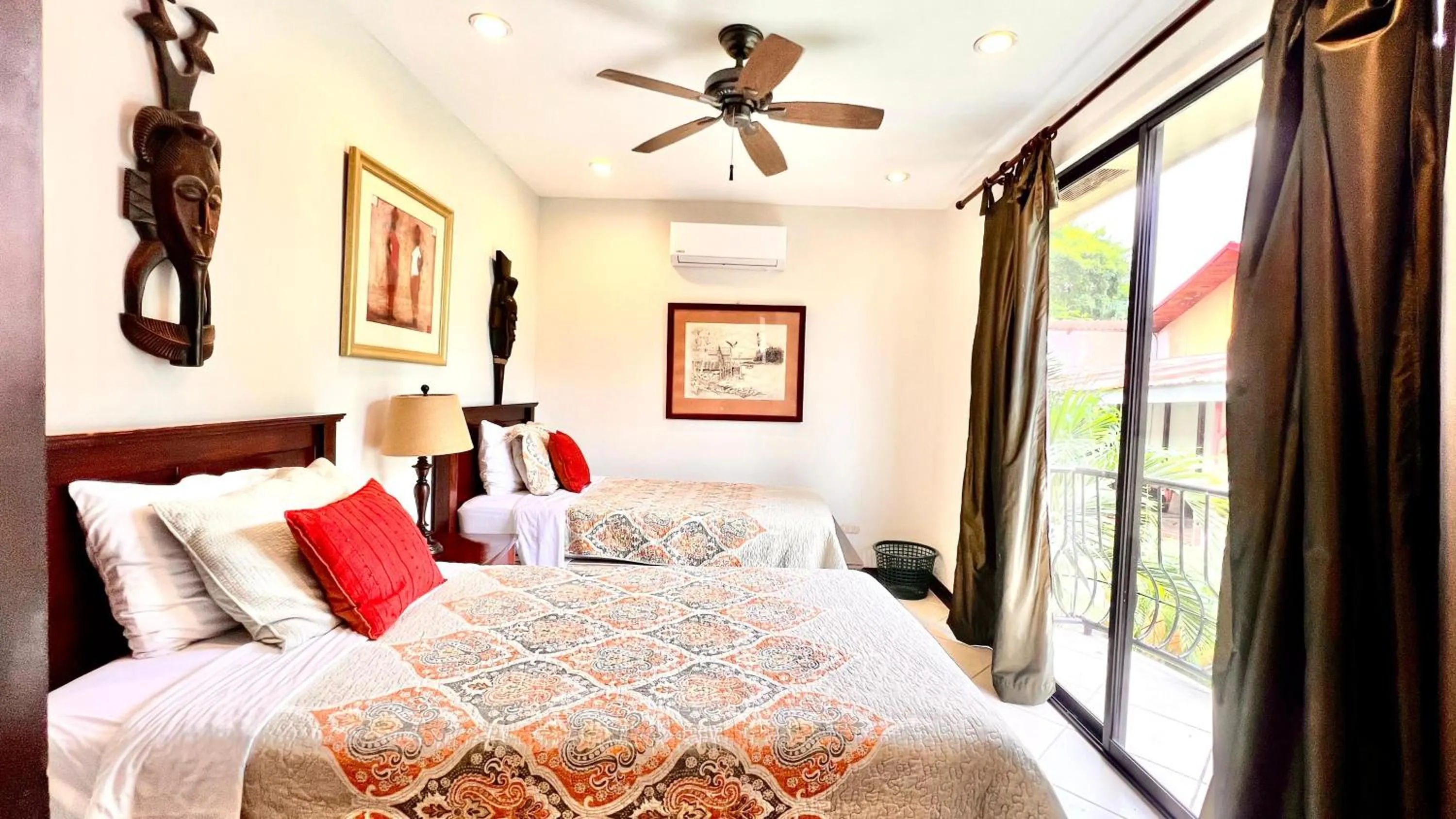 Guests, Bed in Monte Carlo Luxury Condominiums