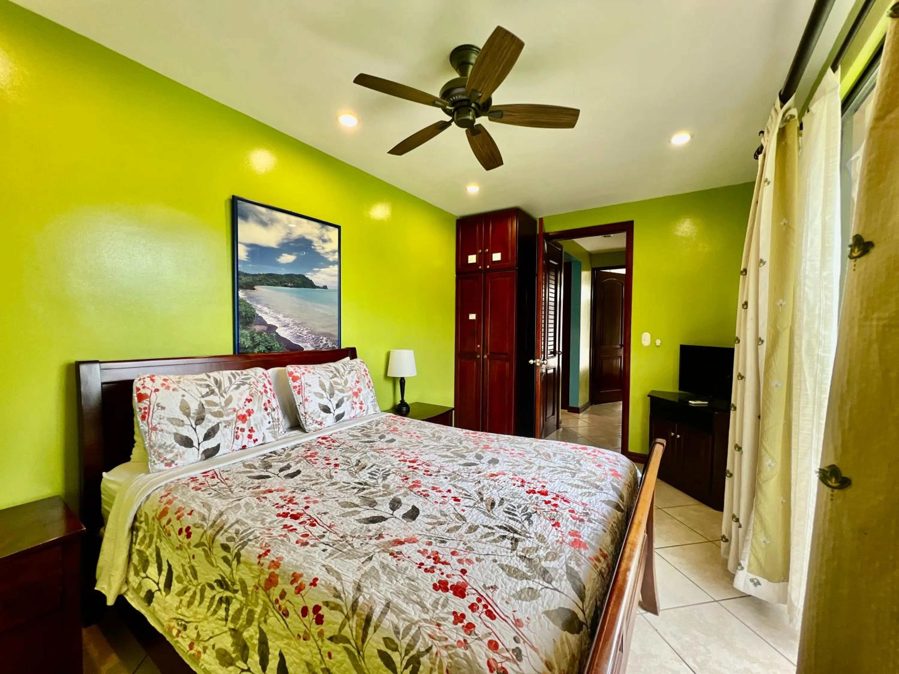 Guests, Bed in Monte Carlo Luxury Condominiums