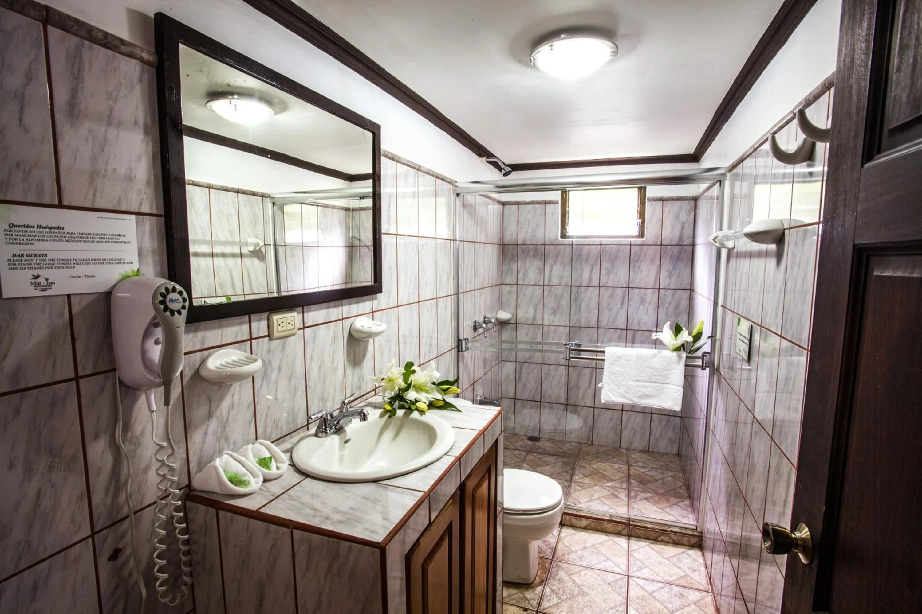 Bathroom in Mar Inn Costa Rica