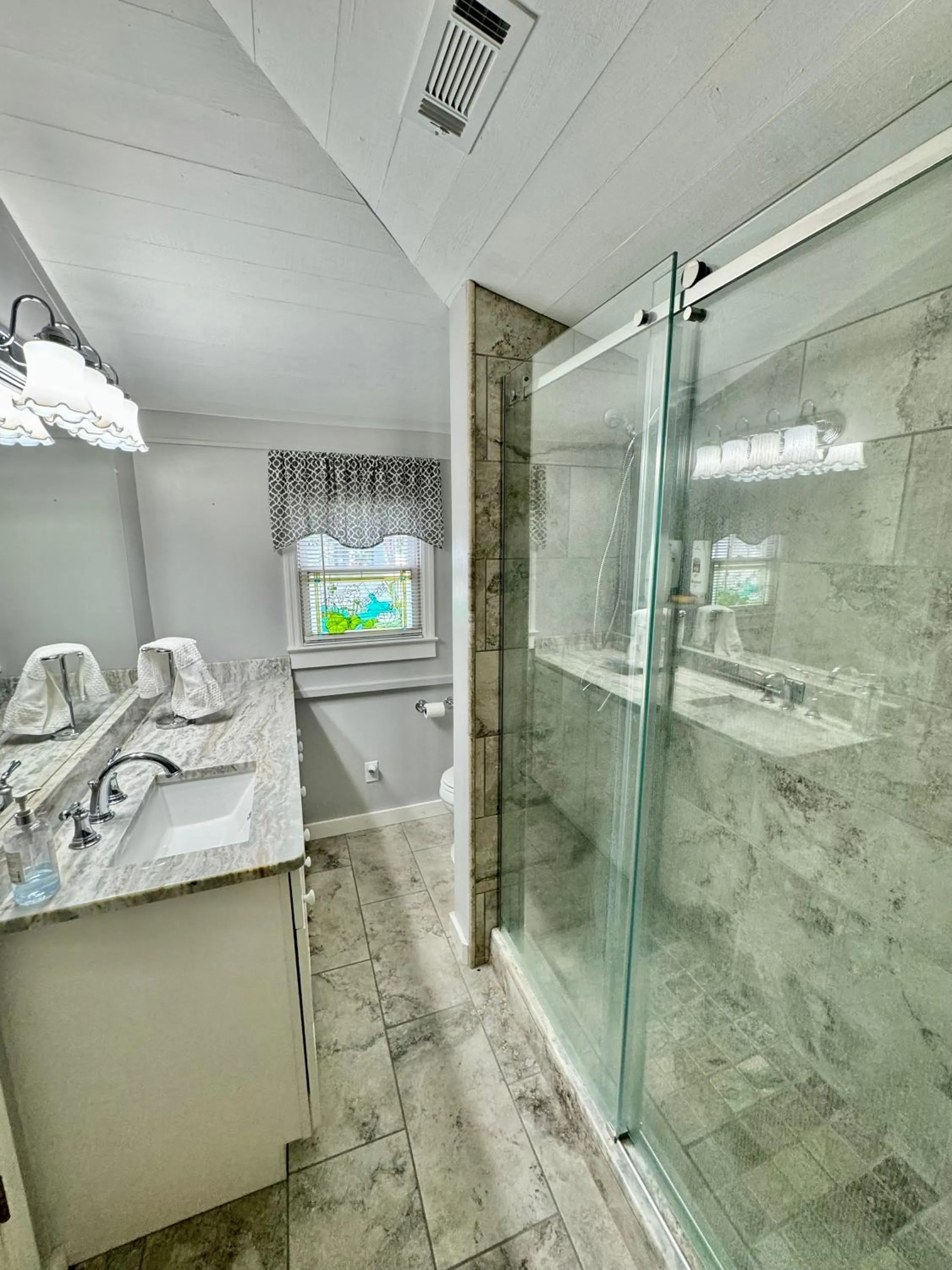 Bathroom in Riverbend Motel & Cabins