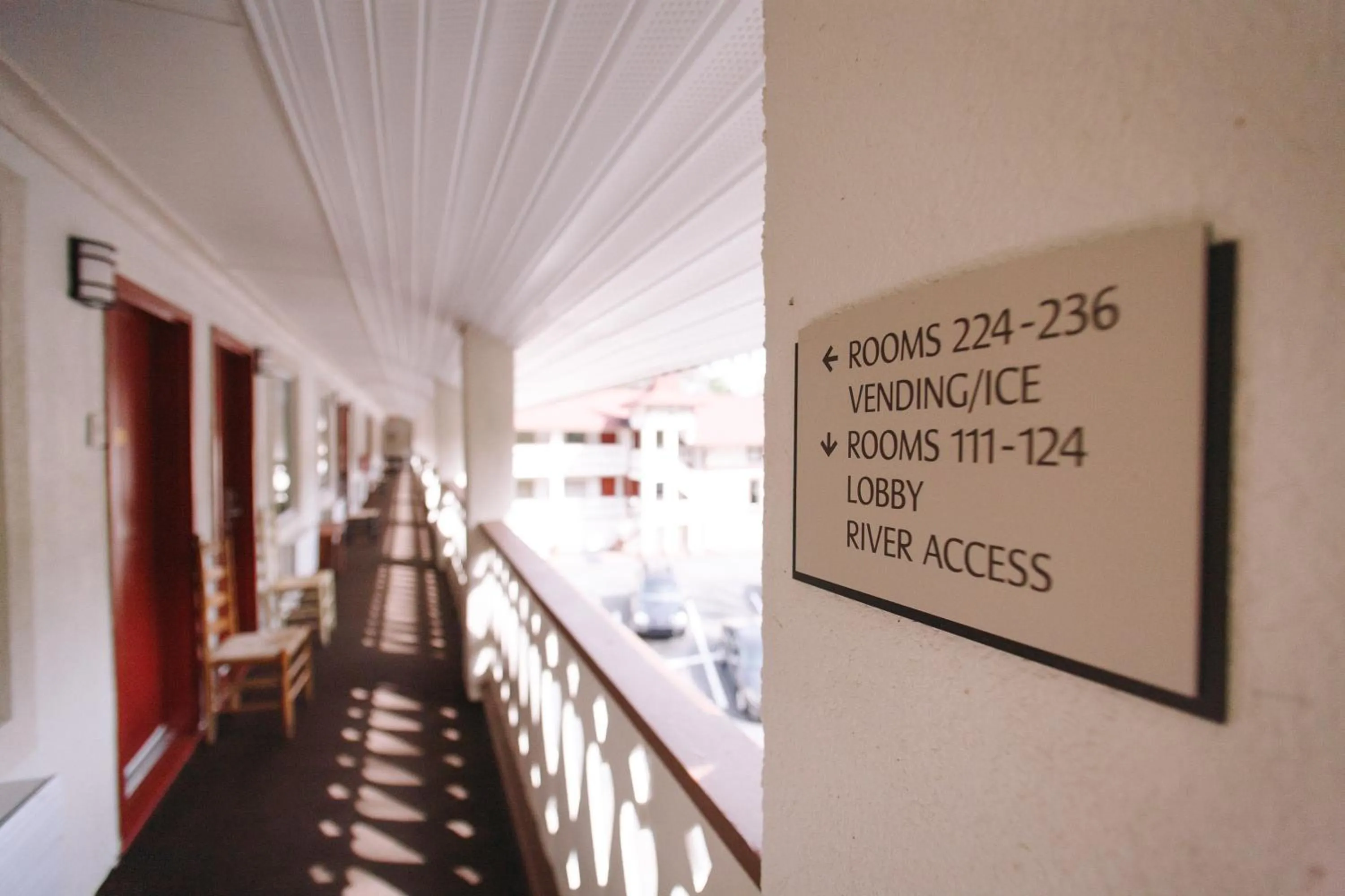 Balcony/Terrace in Riverbend Motel & Cabins