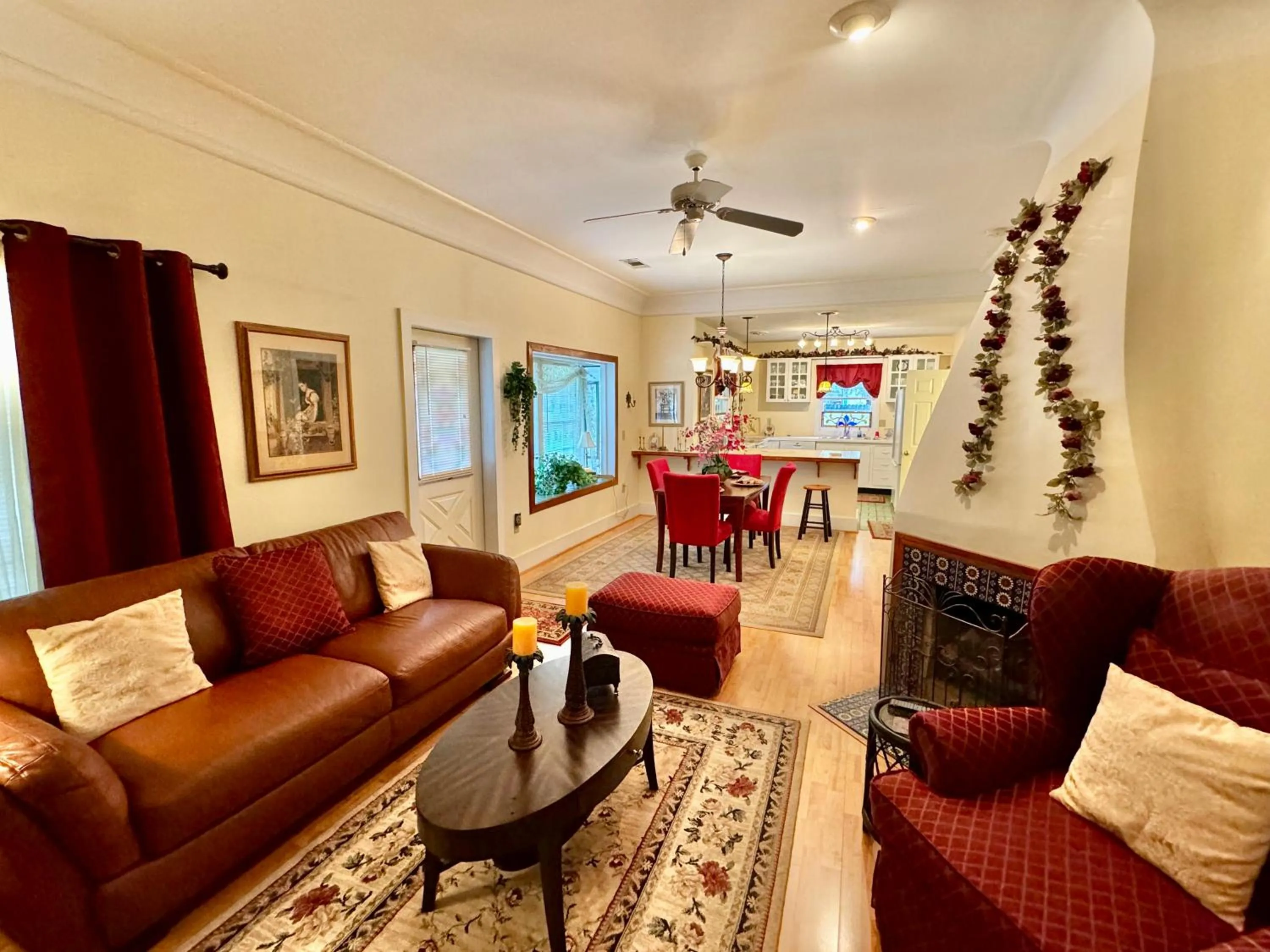 Living room in Riverbend Motel & Cabins