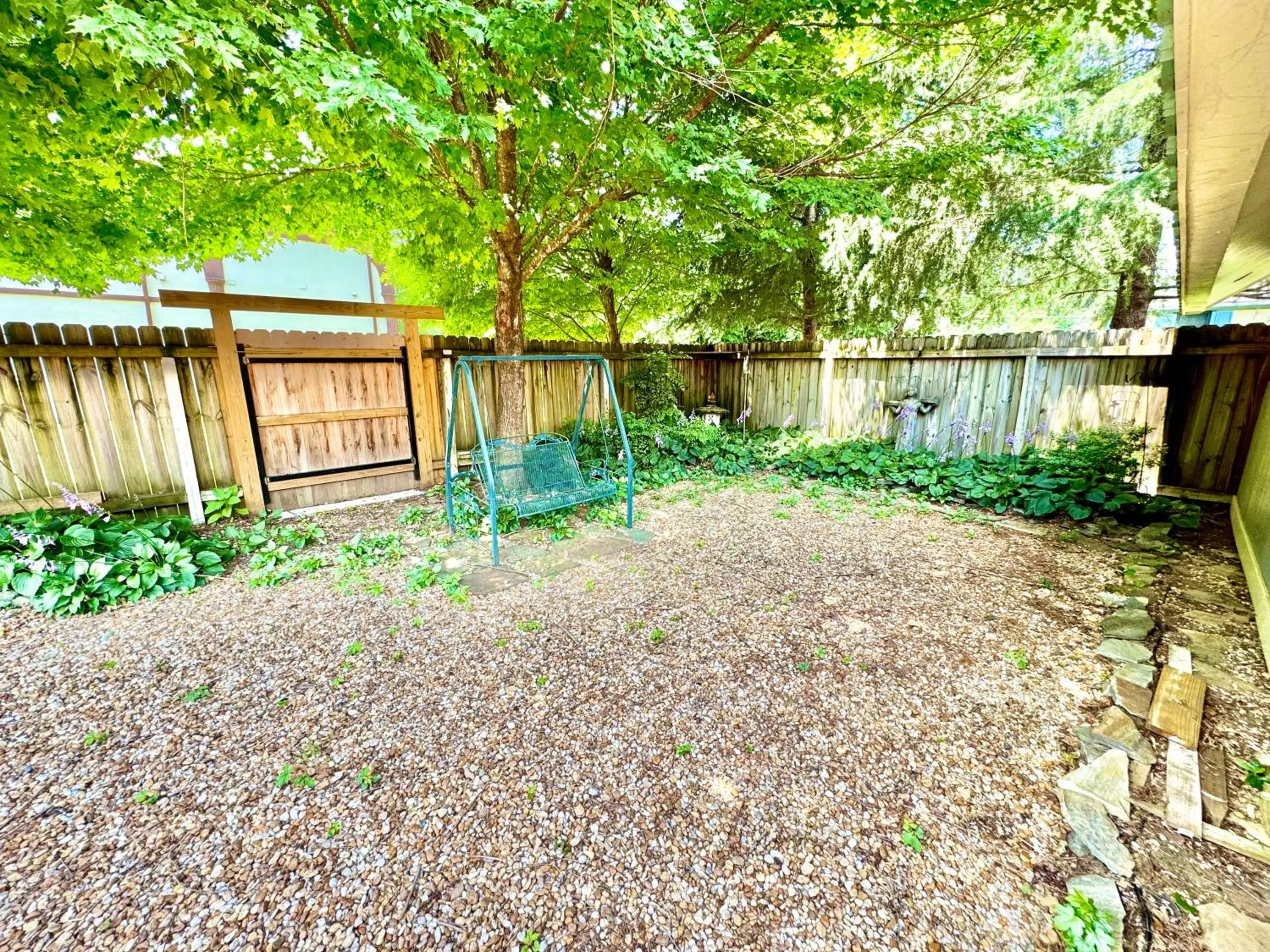 Garden view in Riverbend Motel & Cabins
