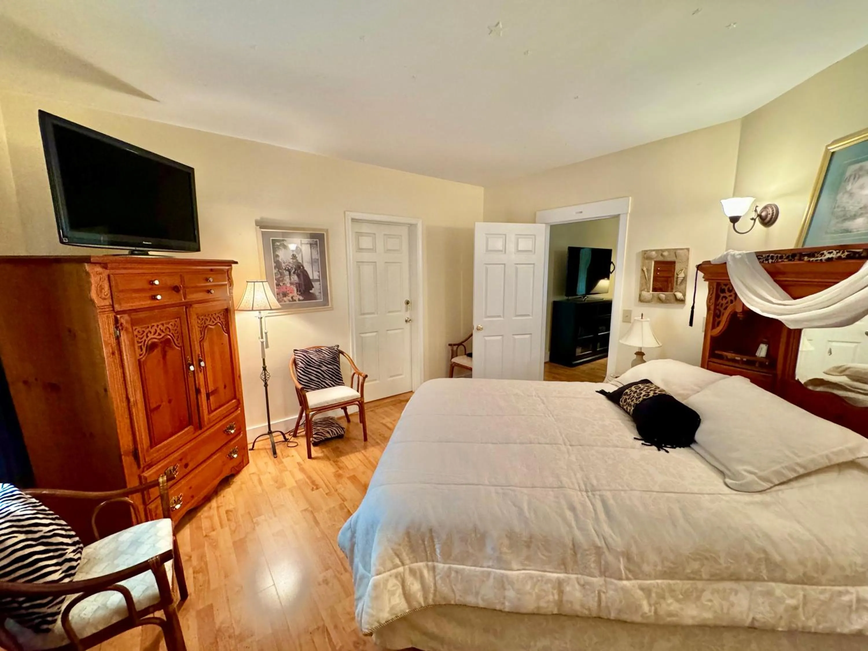 Bedroom, Bed in Riverbend Motel & Cabins