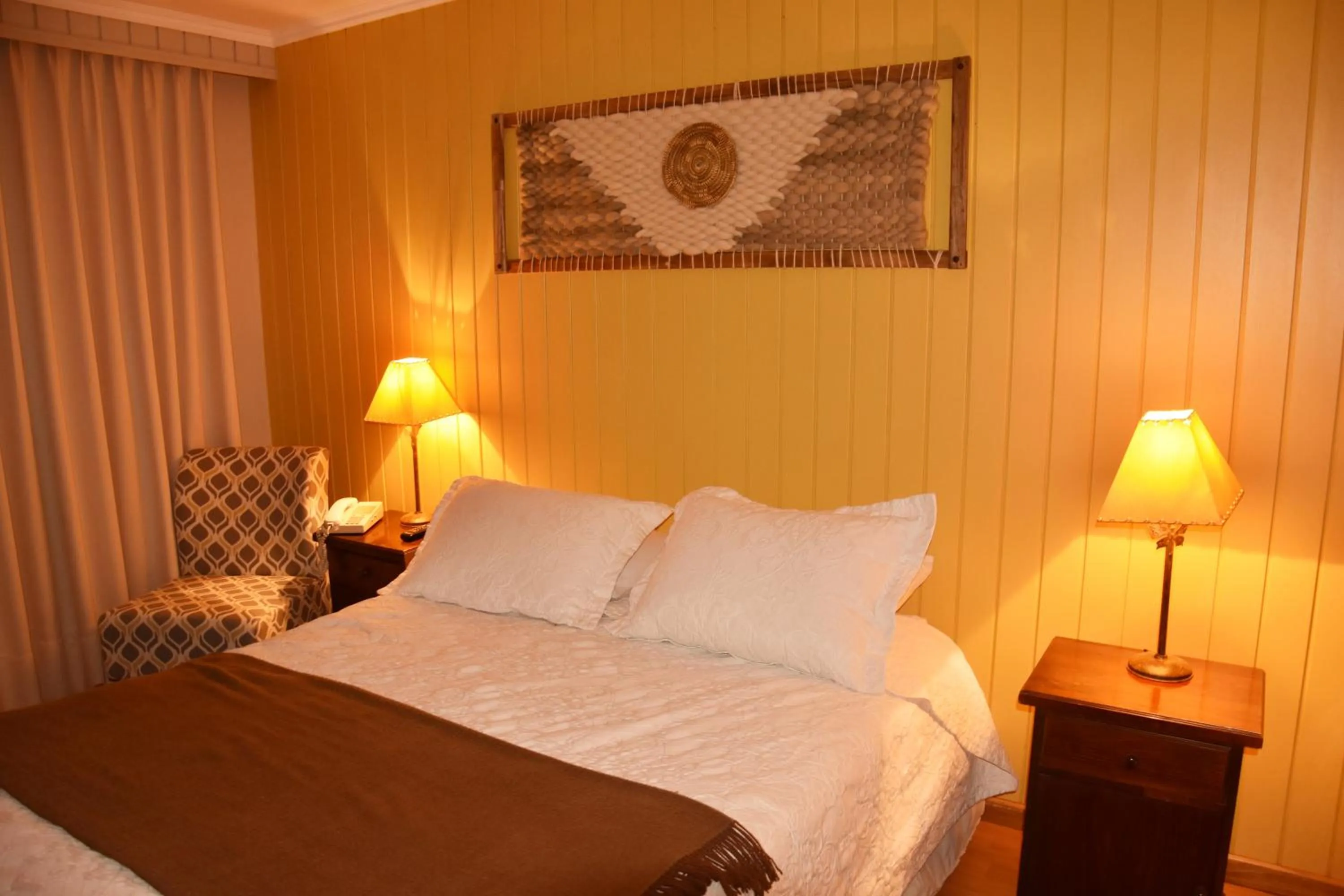 Photo of the whole room, Bed in Lady Florence Dixie